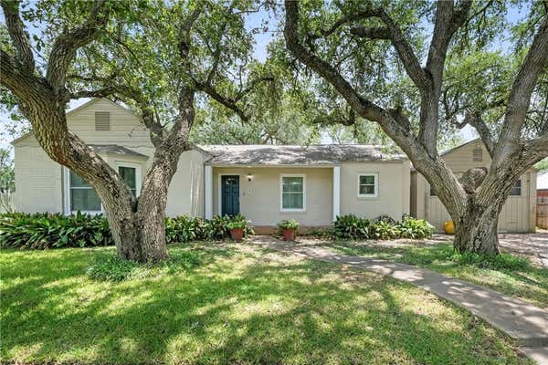 608 E CORPUS CHRISTI ST, BEEVILLE, TX 78102 - Image 1