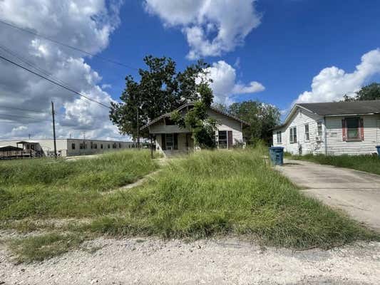 701 N FILMORE ST, BEEVILLE, TX 78102 - Image 1