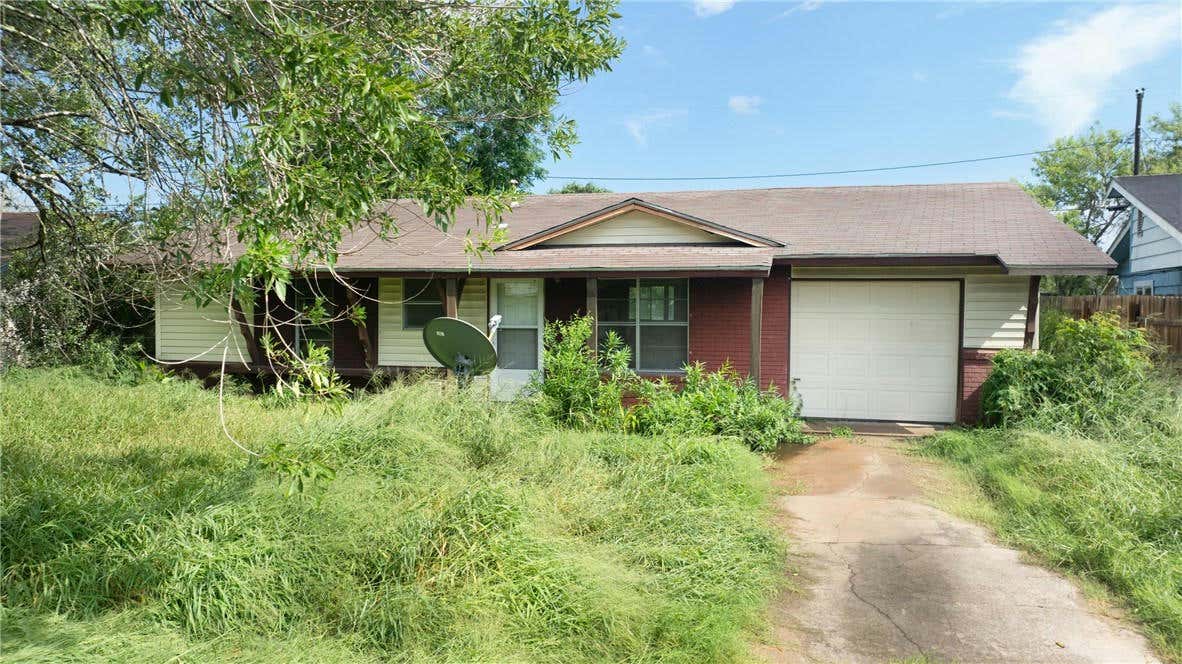 1611 E FORDYCE AVE, KINGSVILLE, TX 78363, photo 1 of 27