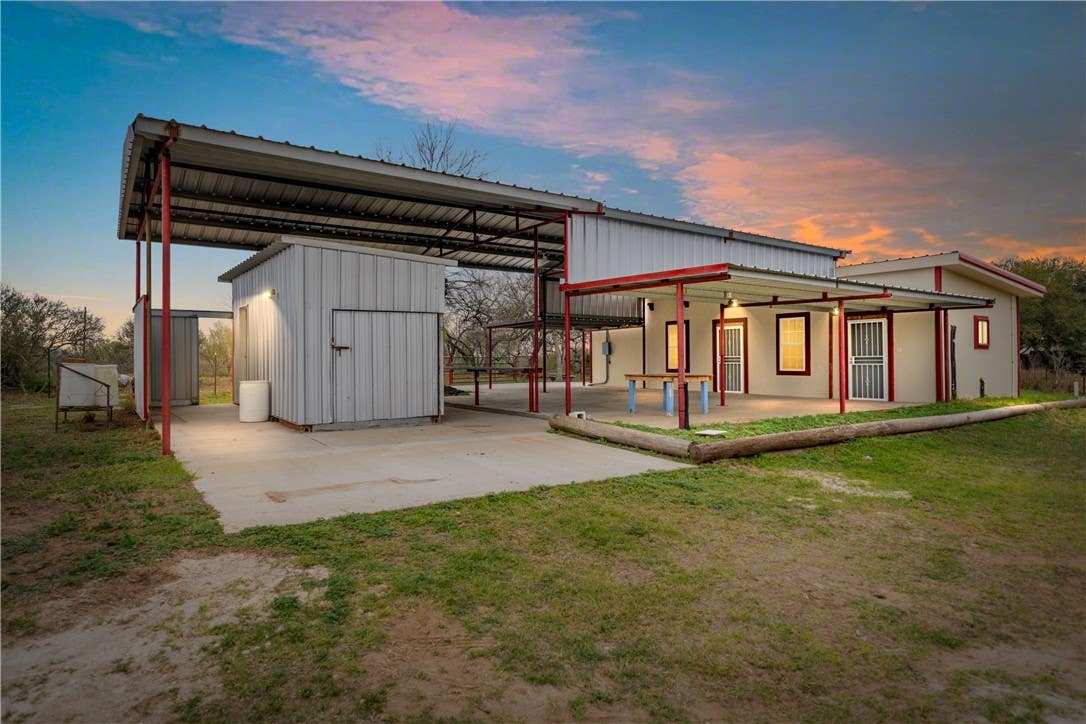 6802 County Rd 103  
