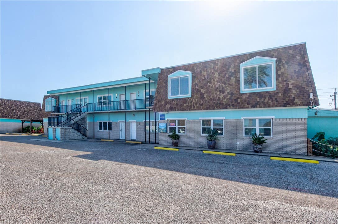 700 Island Retreat Rd Rm 1  