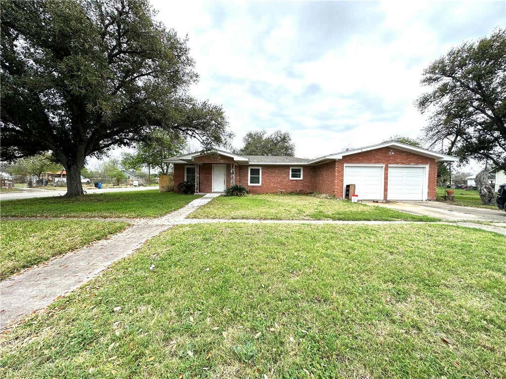 620 E BORDEN ST, SINTON, TX 78387, photo 1 of 27