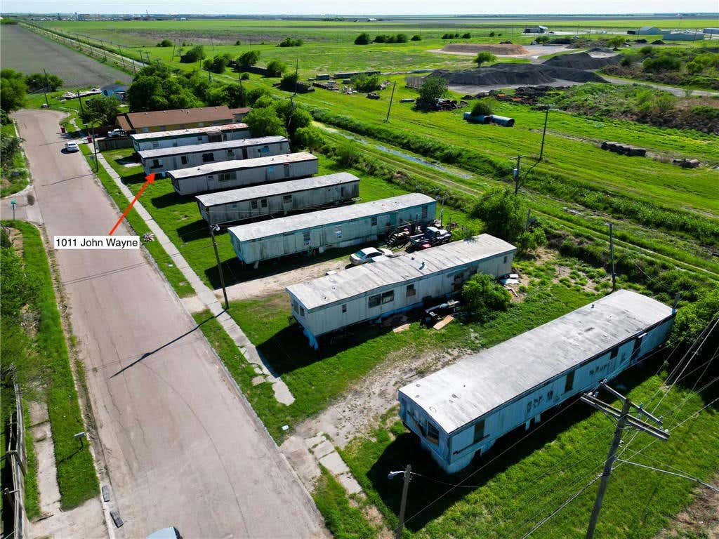 1011 JOHN WAYNE DR, ROBSTOWN, TX 78380, photo 1 of 14