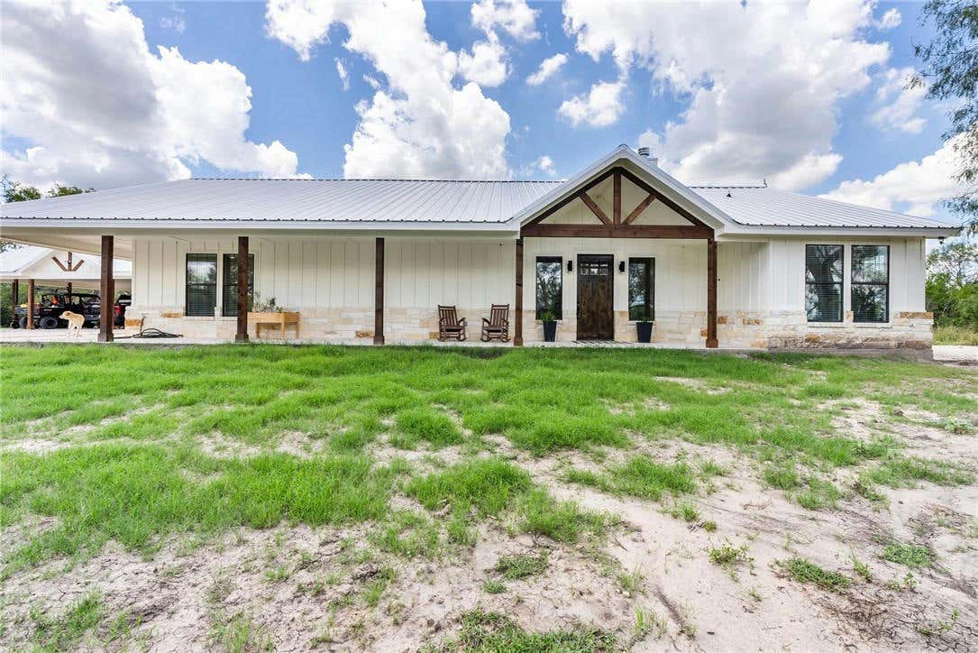 122 COUNTY ROAD 380, GEORGE WEST, TX 78022, photo 1 of 40