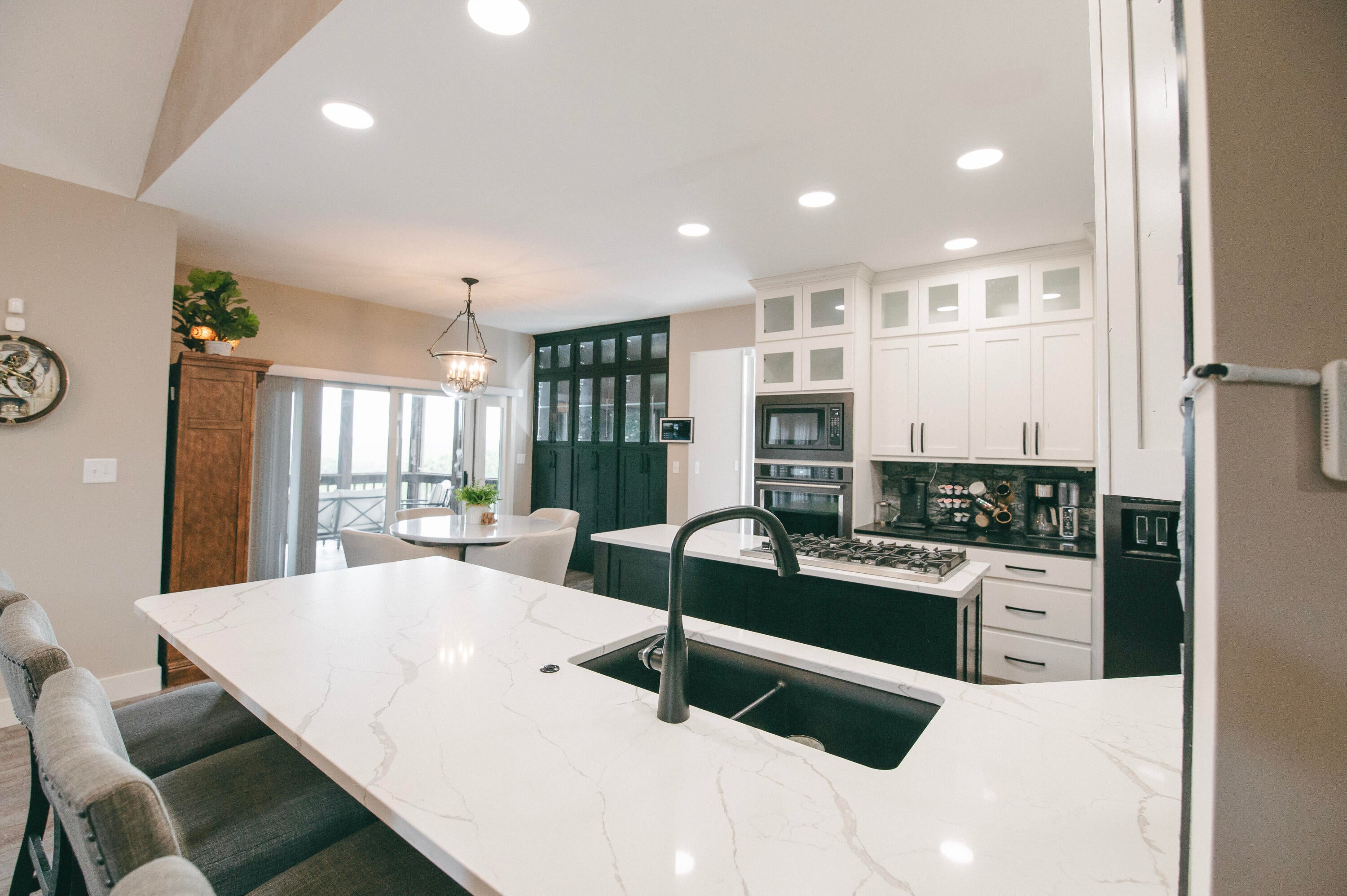 Columbia, Missouri, 65201, United States, 5 Bedrooms Bedrooms, ,5 BathroomsBathrooms,Residential,Active,1990615