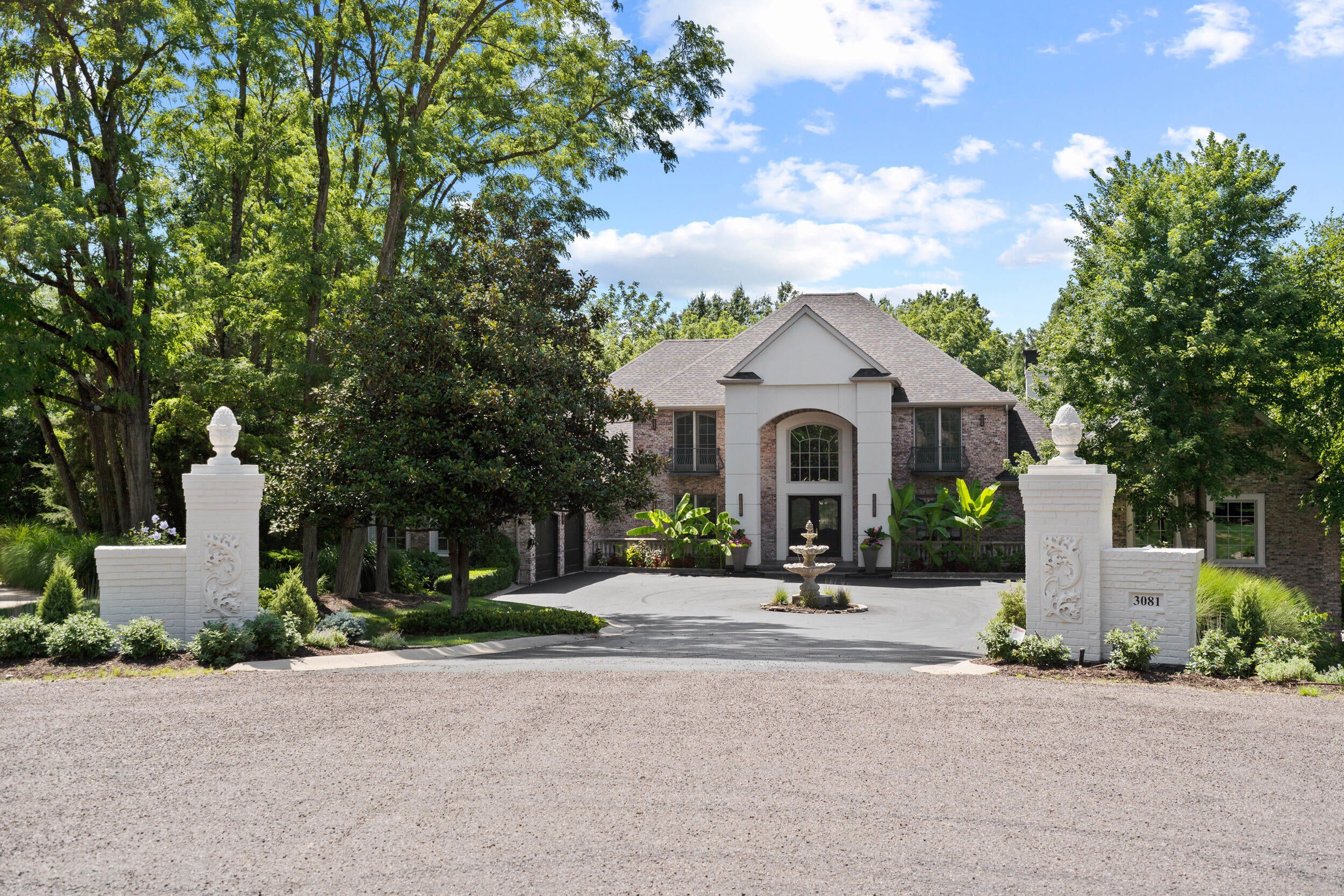 Columbia, Missouri, 65203, United States, 6 Bedrooms Bedrooms, ,8 BathroomsBathrooms,Residential,Active,1965985