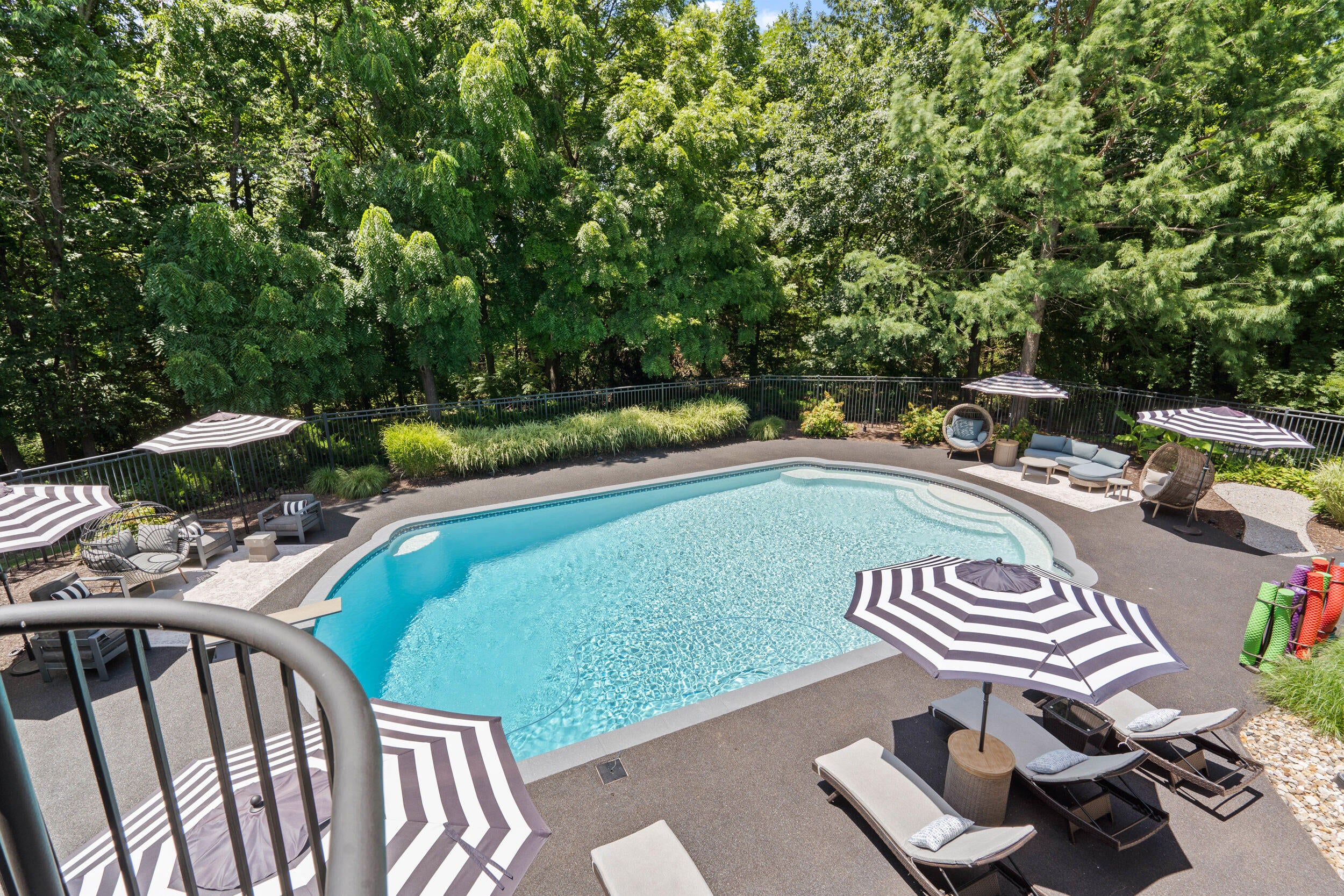 Columbia, Missouri, 65203, United States, 6 Bedrooms Bedrooms, ,8 BathroomsBathrooms,Residential,Active,1965985