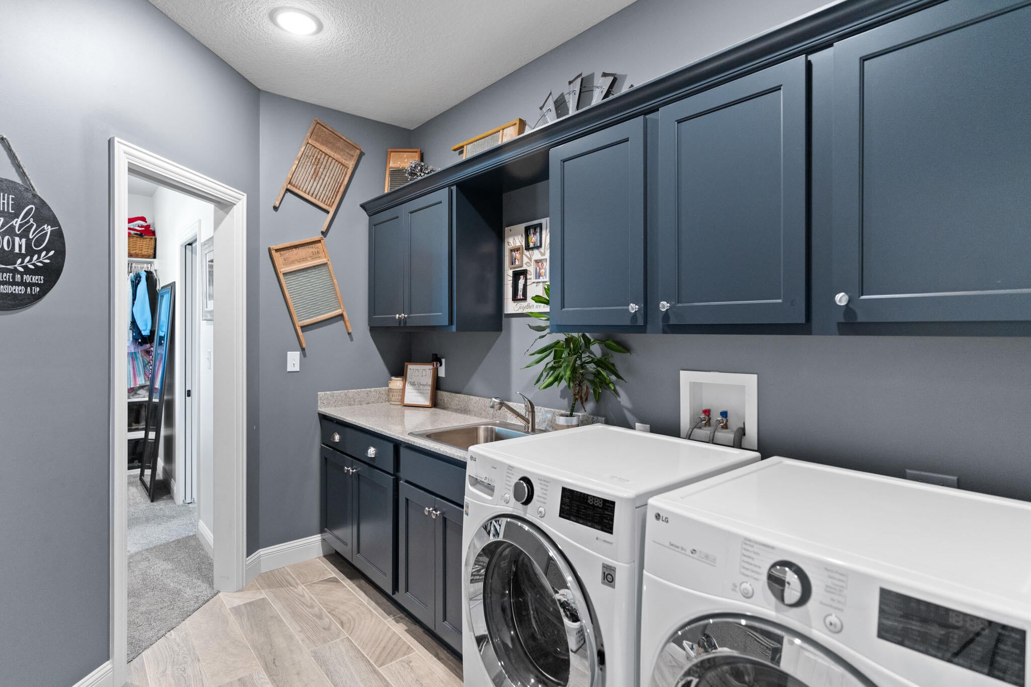 Hartsburg, Missouri, 65039, United States, 6 Bedrooms Bedrooms, ,4 BathroomsBathrooms,Residential,Active,1898236