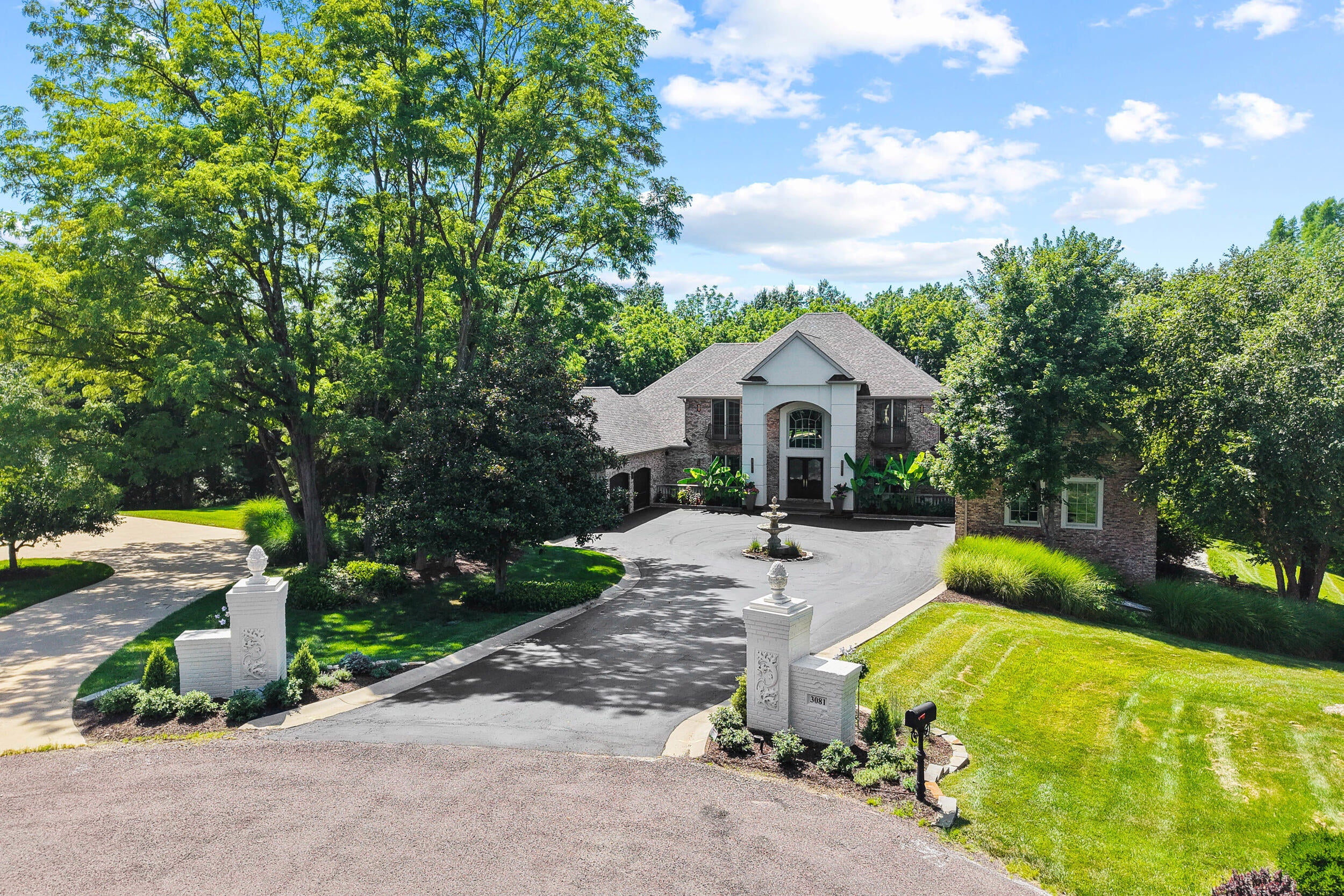 Columbia, Missouri, 65203, United States, 6 Bedrooms Bedrooms, ,8 BathroomsBathrooms,Residential,Active,1965985