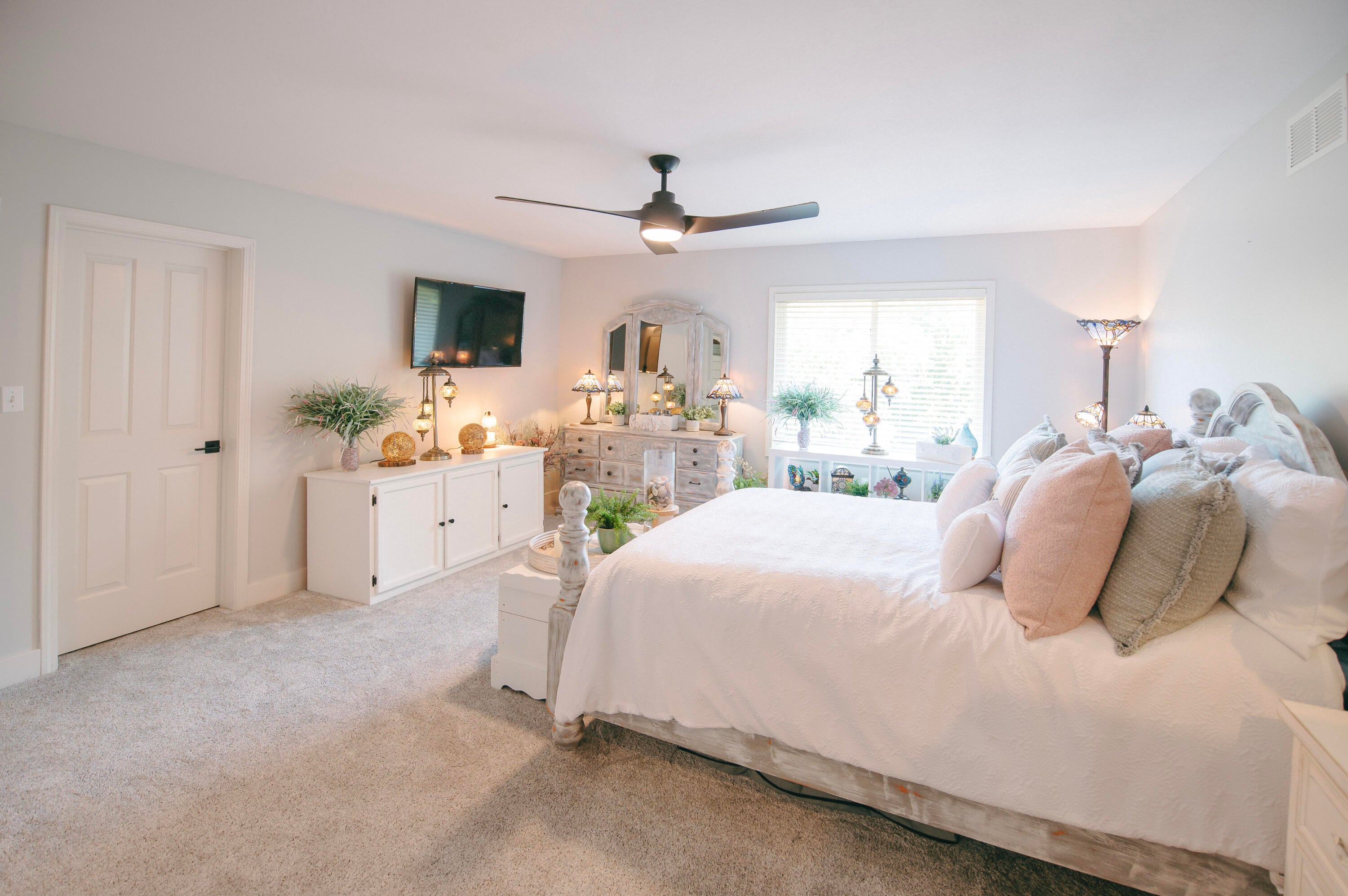 Columbia, Missouri, 65201, United States, 5 Bedrooms Bedrooms, ,5 BathroomsBathrooms,Residential,Active,1990615