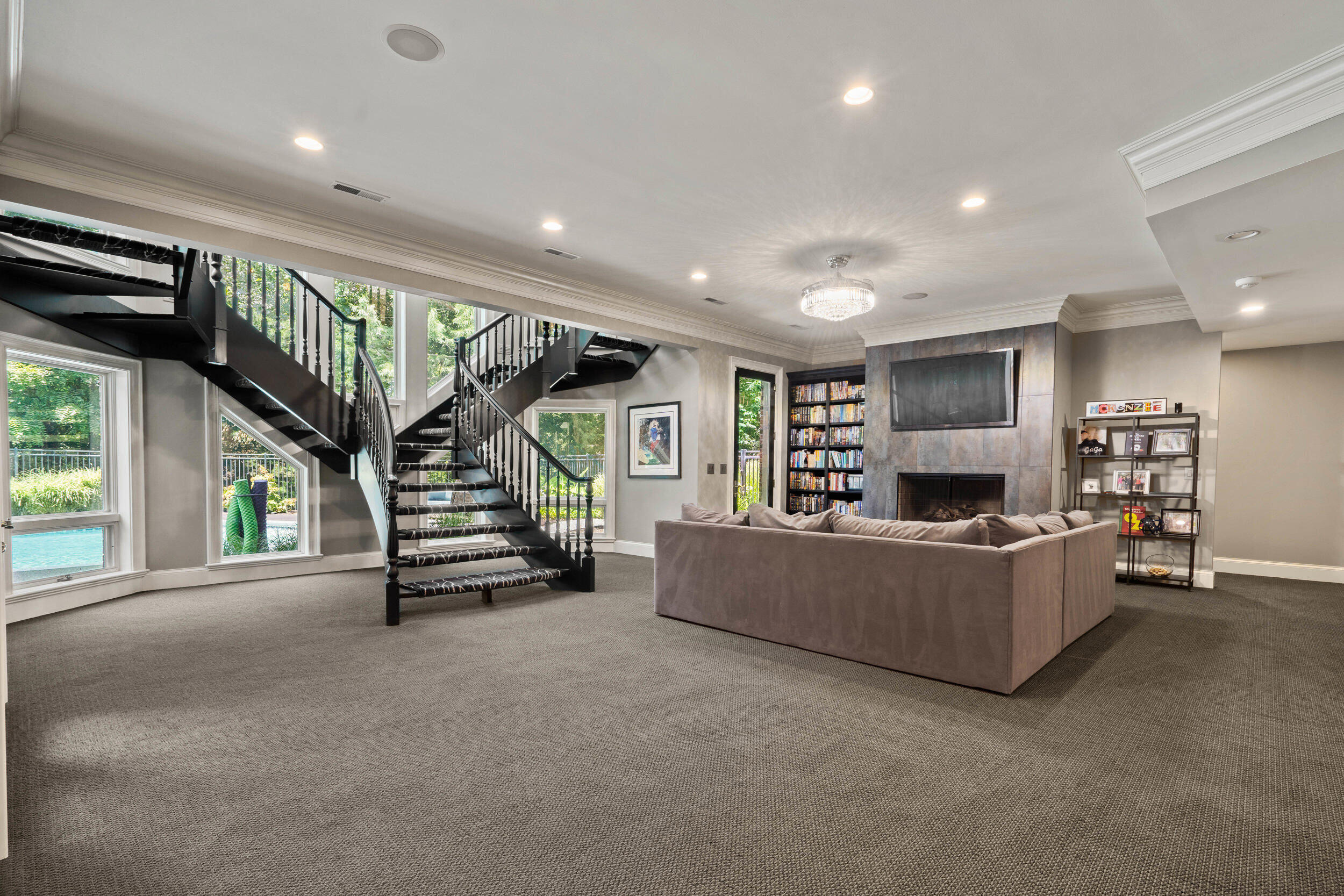 Columbia, Missouri, 65203, United States, 6 Bedrooms Bedrooms, ,8 BathroomsBathrooms,Residential,Active,1965985