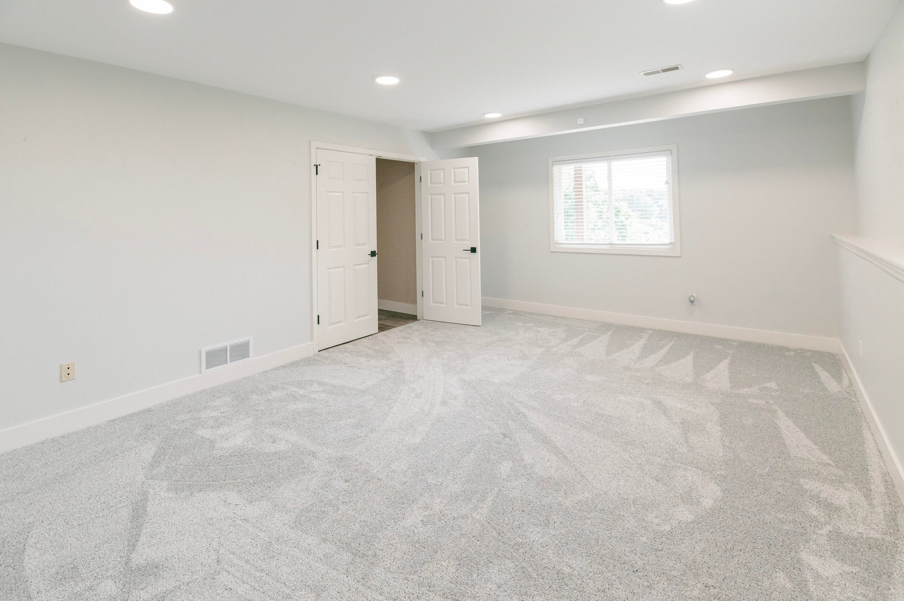 Columbia, Missouri, 65201, United States, 5 Bedrooms Bedrooms, ,5 BathroomsBathrooms,Residential,Active,1990615