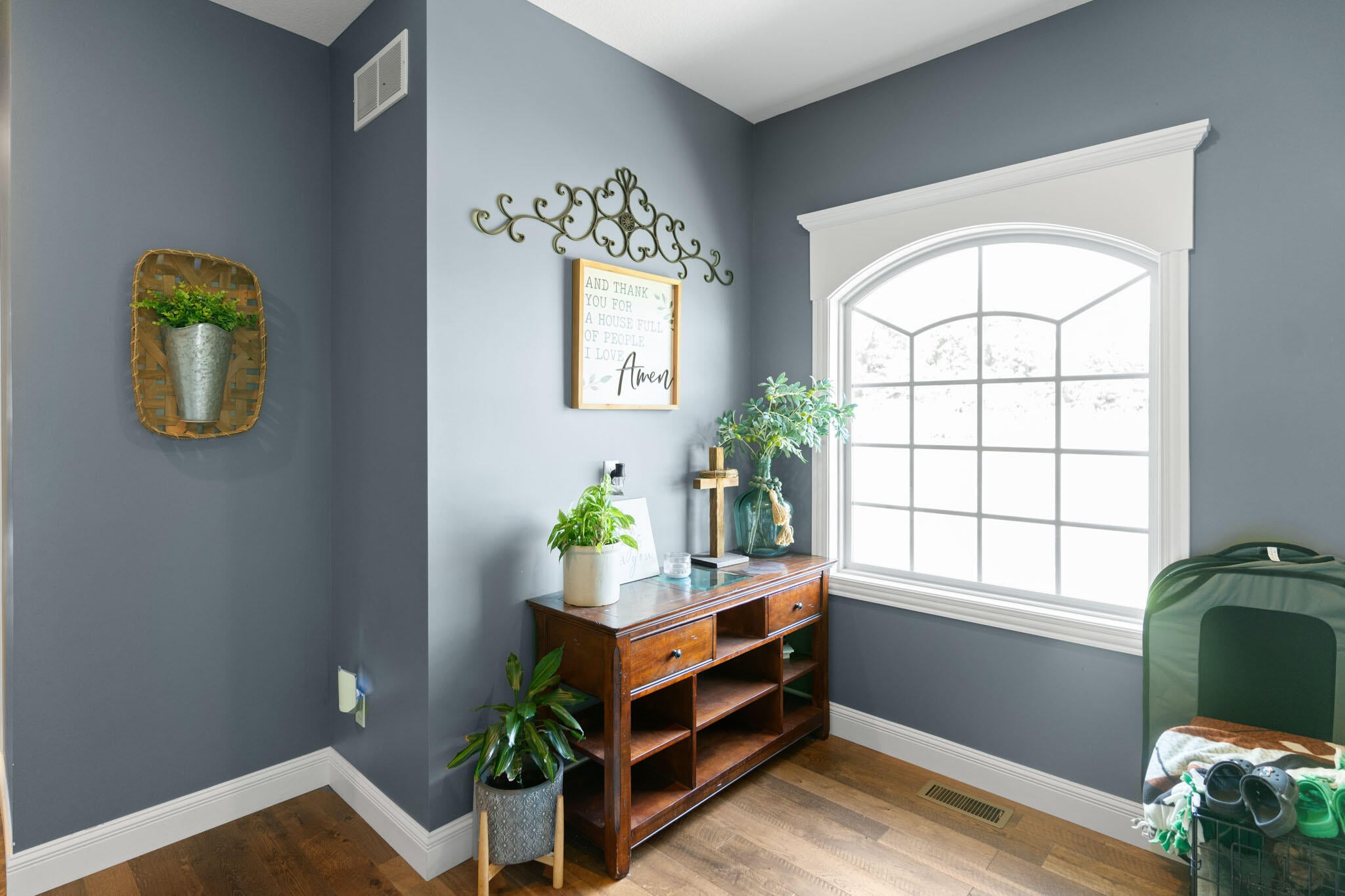 Hartsburg, Missouri, 65039, United States, 6 Bedrooms Bedrooms, ,4 BathroomsBathrooms,Residential,Active,1898236