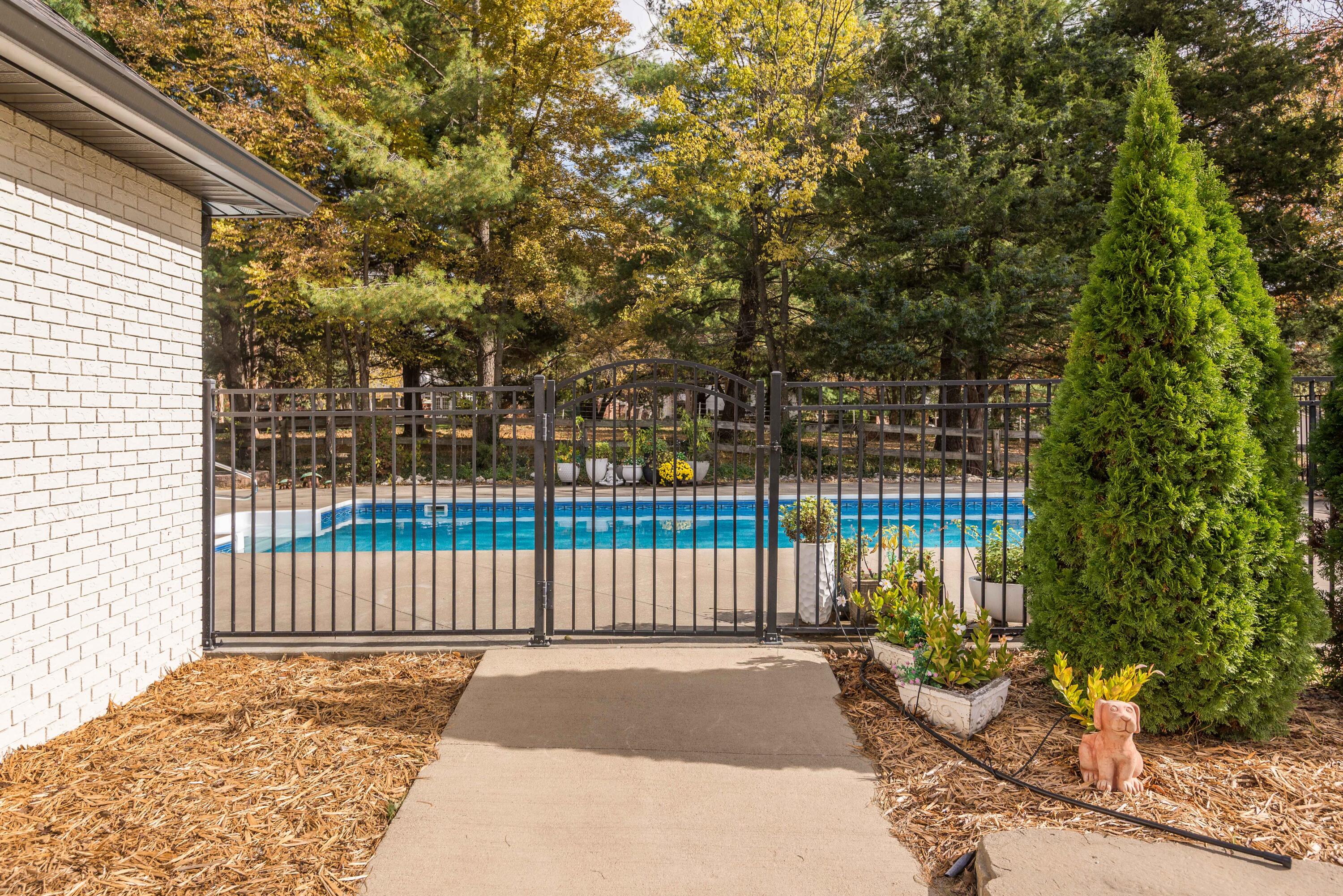 Jefferson City, Missouri, 65109, United States, 4 Bedrooms Bedrooms, ,4 BathroomsBathrooms,Residential,Active,1990034