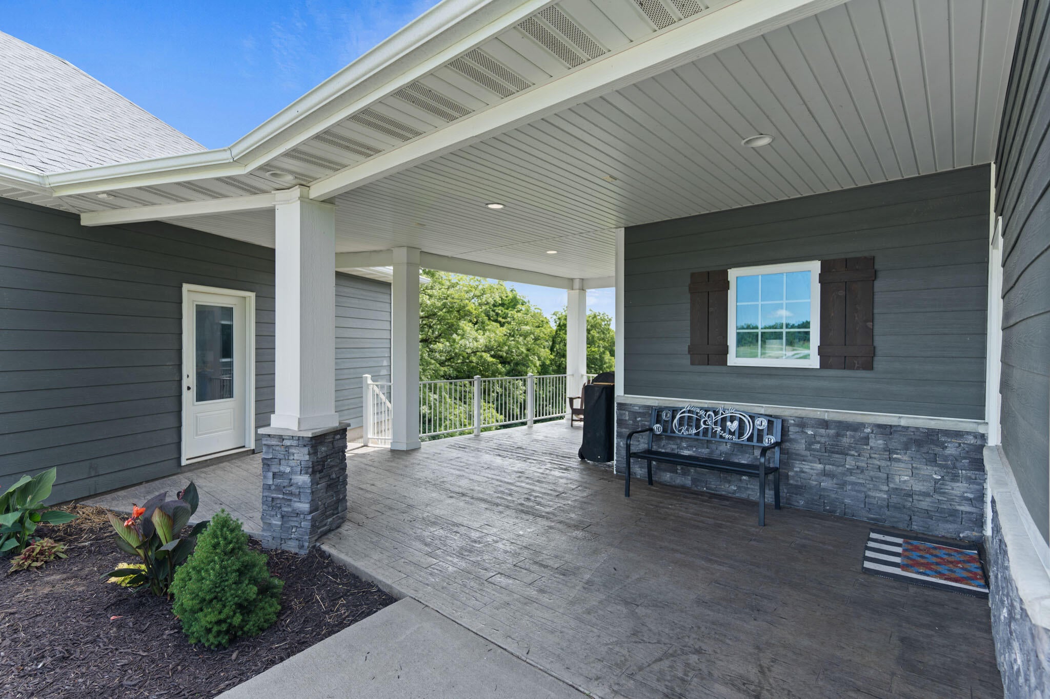 Hartsburg, Missouri, 65039, United States, 6 Bedrooms Bedrooms, ,4 BathroomsBathrooms,Residential,Active,1898236