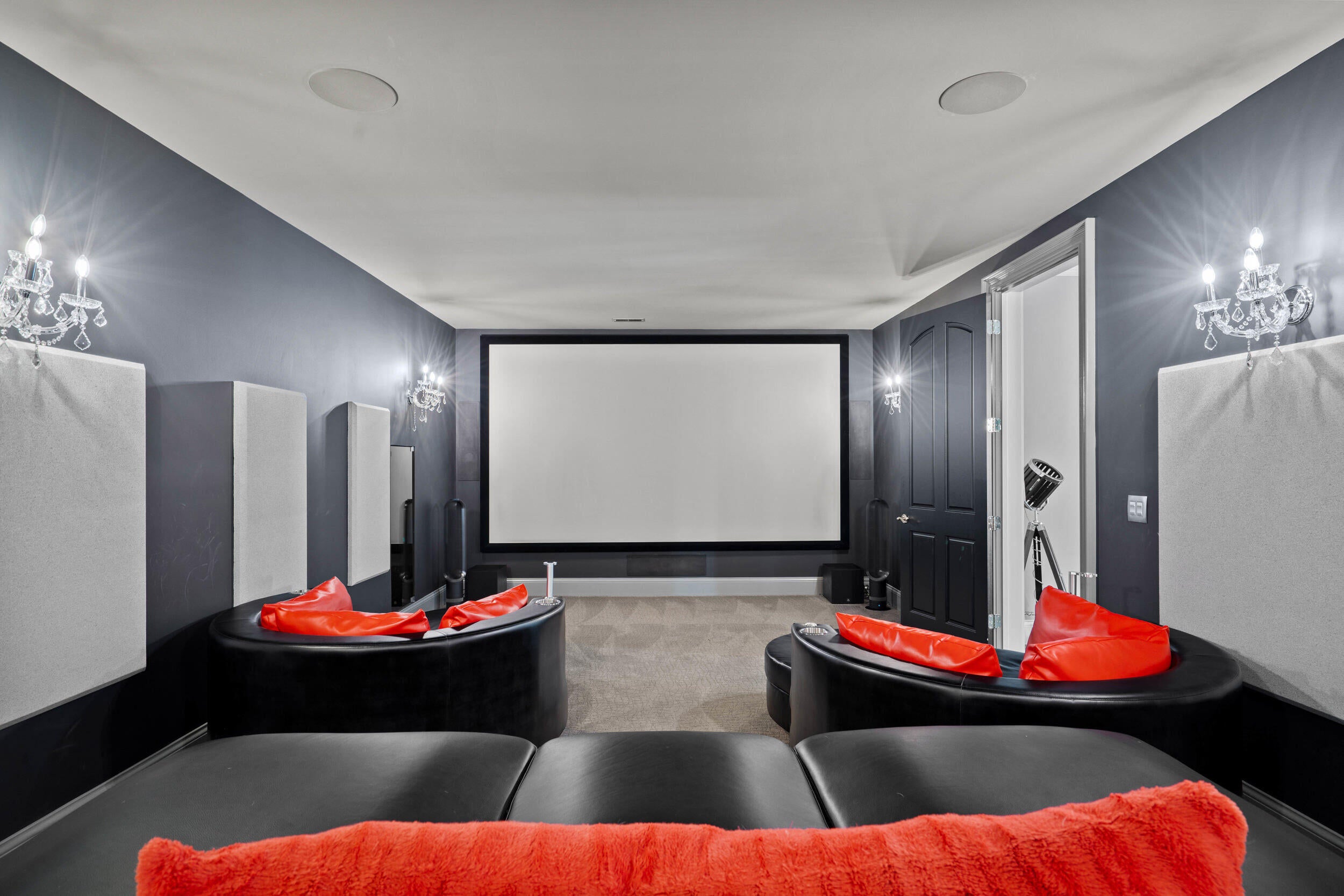 Columbia, Missouri, 65203, United States, 6 Bedrooms Bedrooms, ,8 BathroomsBathrooms,Residential,Active,1965985