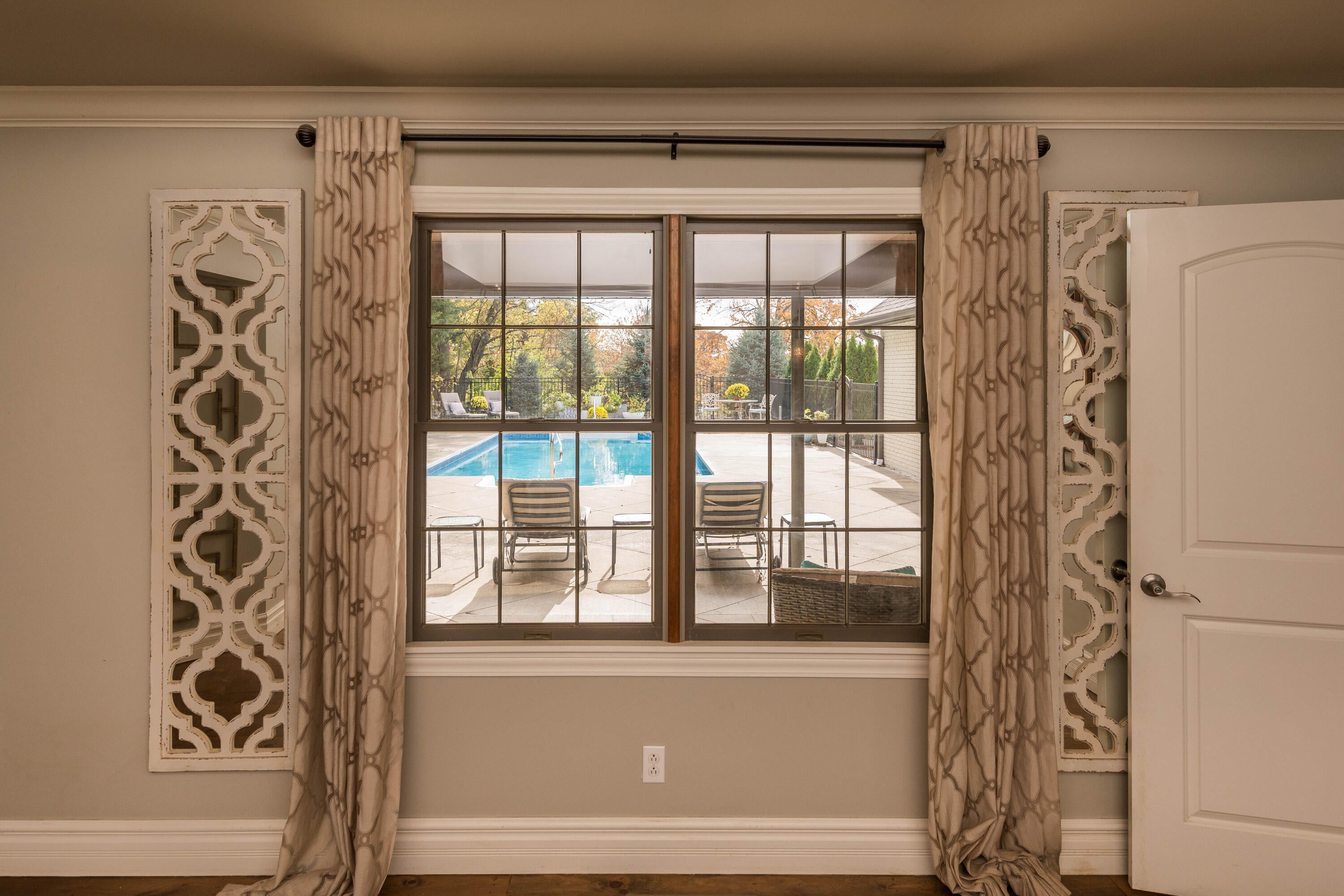 Jefferson City, Missouri, 65109, United States, 4 Bedrooms Bedrooms, ,4 BathroomsBathrooms,Residential,Active,1990034