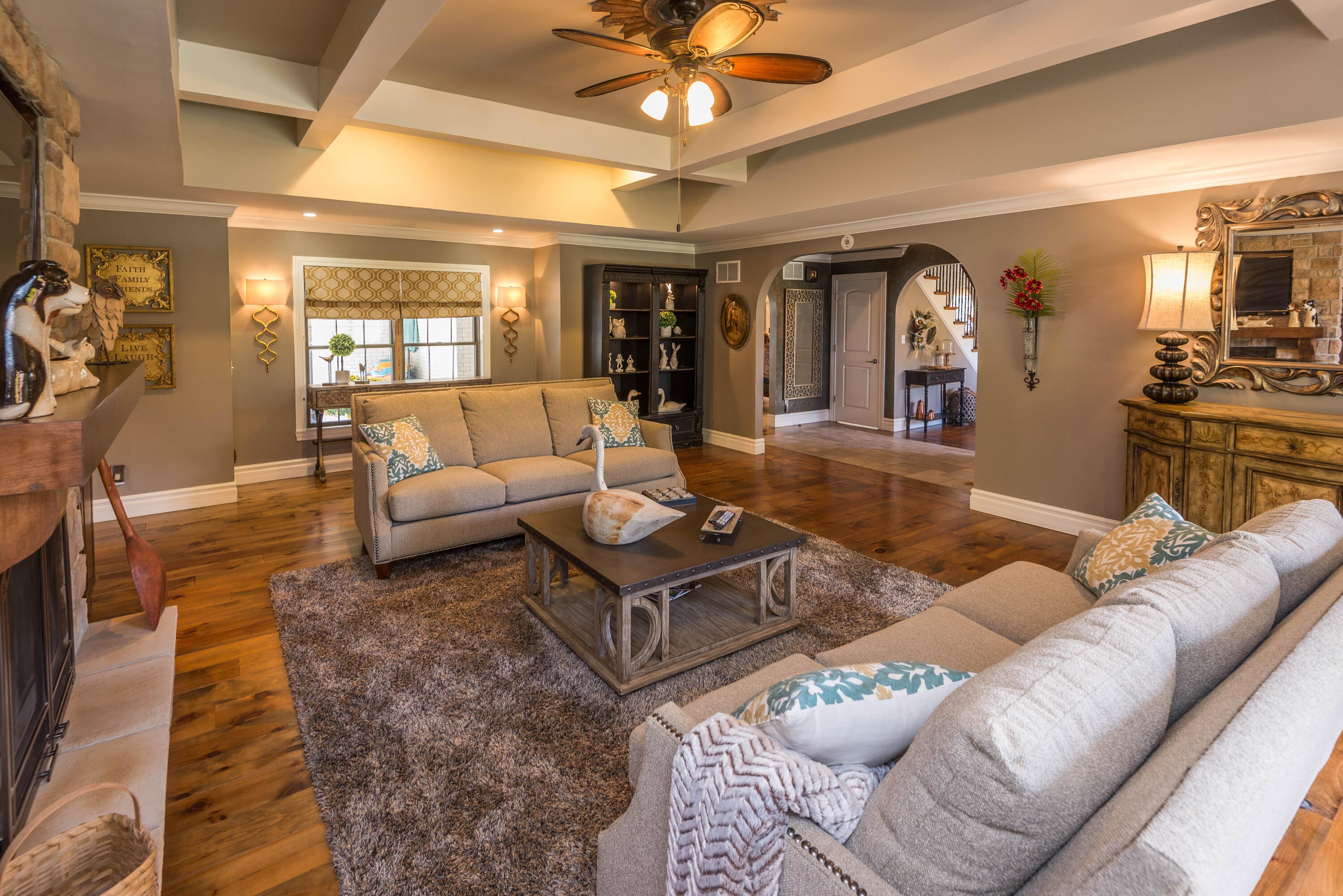 Jefferson City, Missouri, 65109, United States, 4 Bedrooms Bedrooms, ,4 BathroomsBathrooms,Residential,Active,1990034