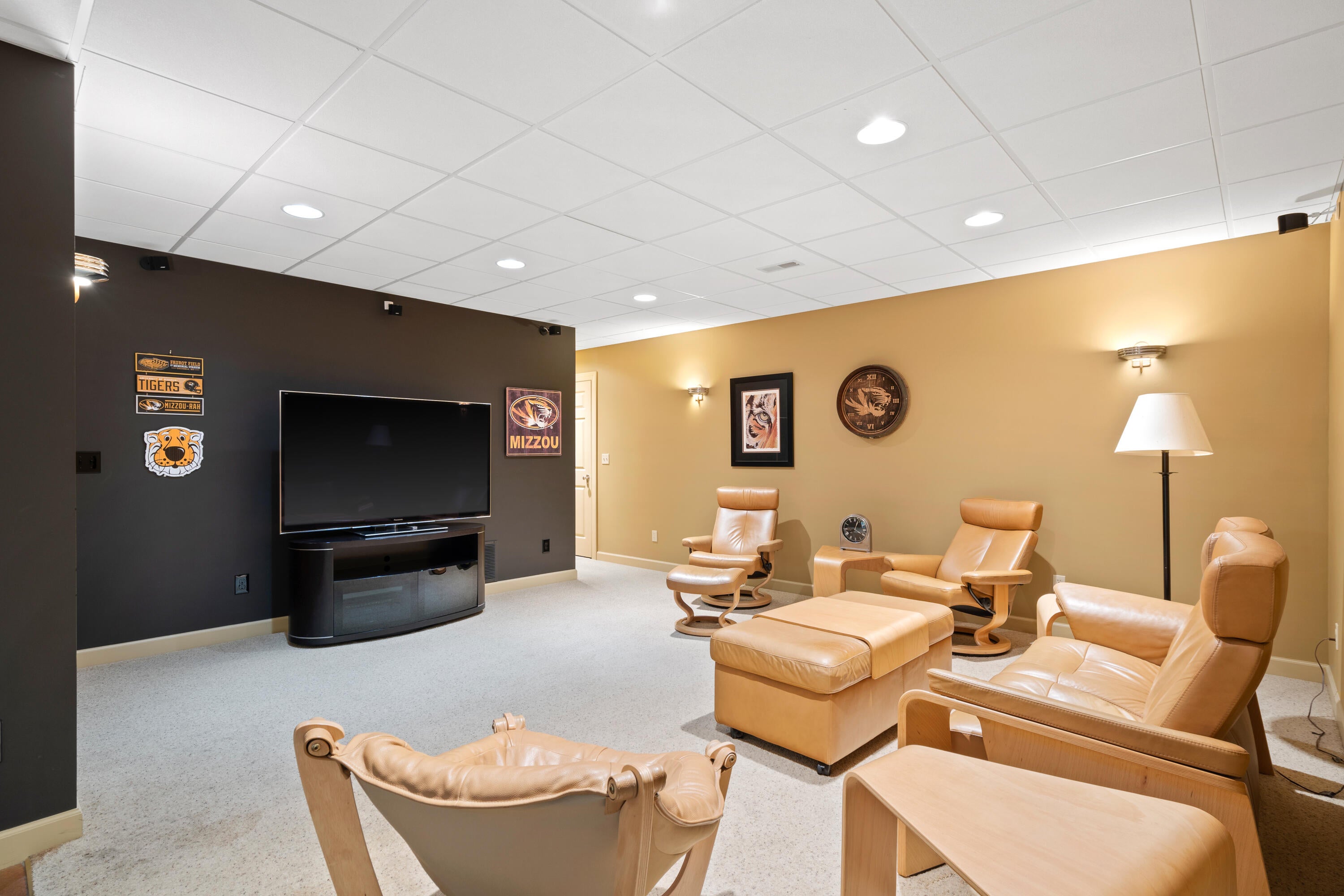 Columbia, Missouri, 65201, United States, 4 Bedrooms Bedrooms, ,4 BathroomsBathrooms,Residential,Active,1944067