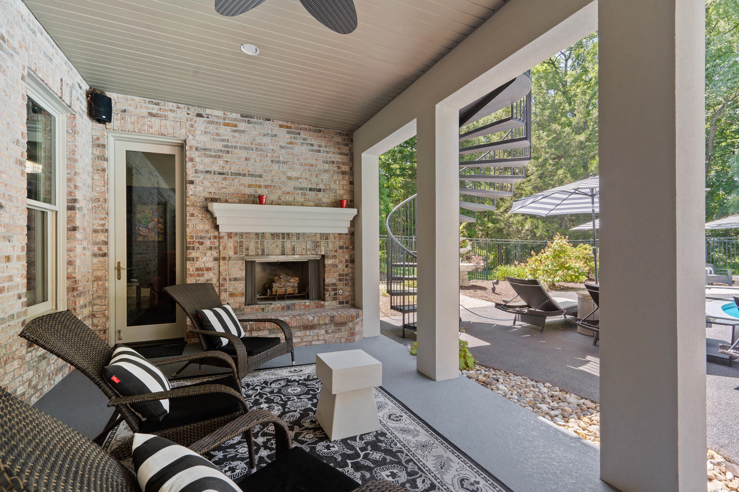 Columbia, Missouri, 65203, United States, 6 Bedrooms Bedrooms, ,8 BathroomsBathrooms,Residential,Active,1965985