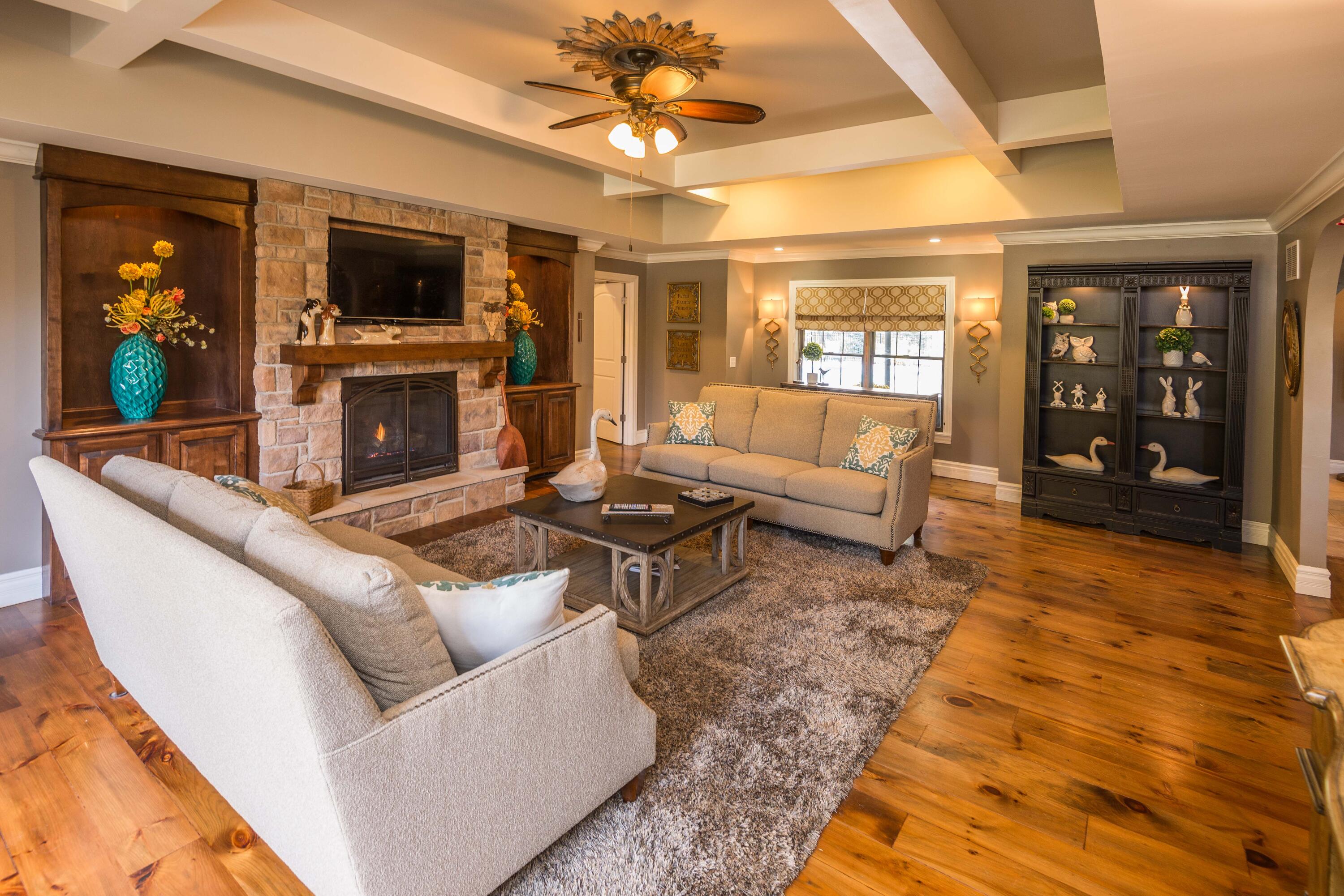 Jefferson City, Missouri, 65109, United States, 4 Bedrooms Bedrooms, ,4 BathroomsBathrooms,Residential,Active,1990034