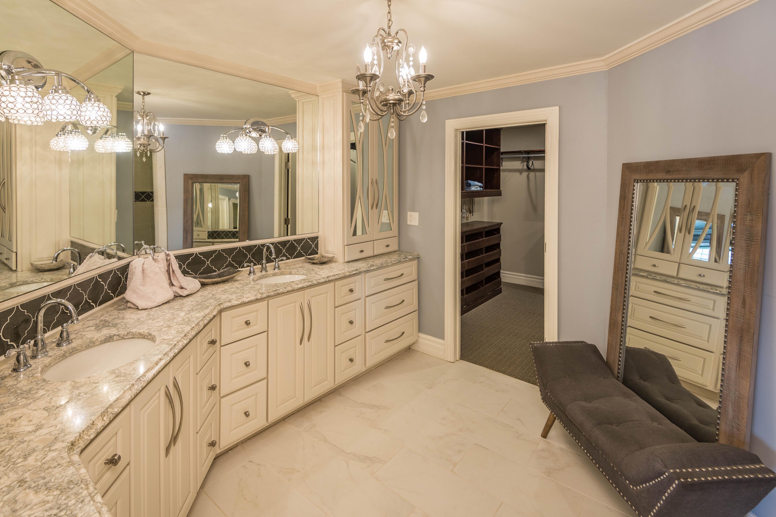 Jefferson City, Missouri, 65109, United States, 4 Bedrooms Bedrooms, ,4 BathroomsBathrooms,Residential,Active,1990034