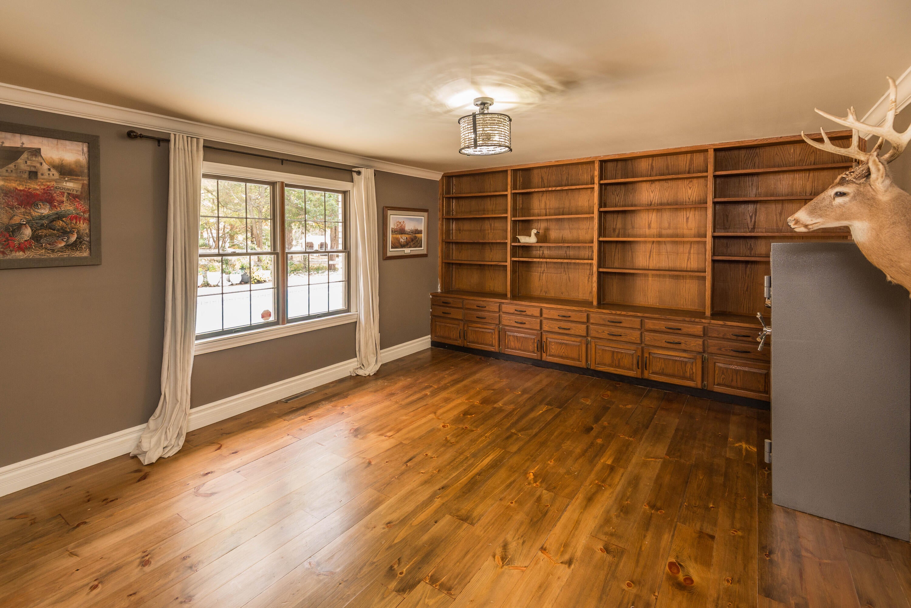 Jefferson City, Missouri, 65109, United States, 4 Bedrooms Bedrooms, ,4 BathroomsBathrooms,Residential,Active,1990034