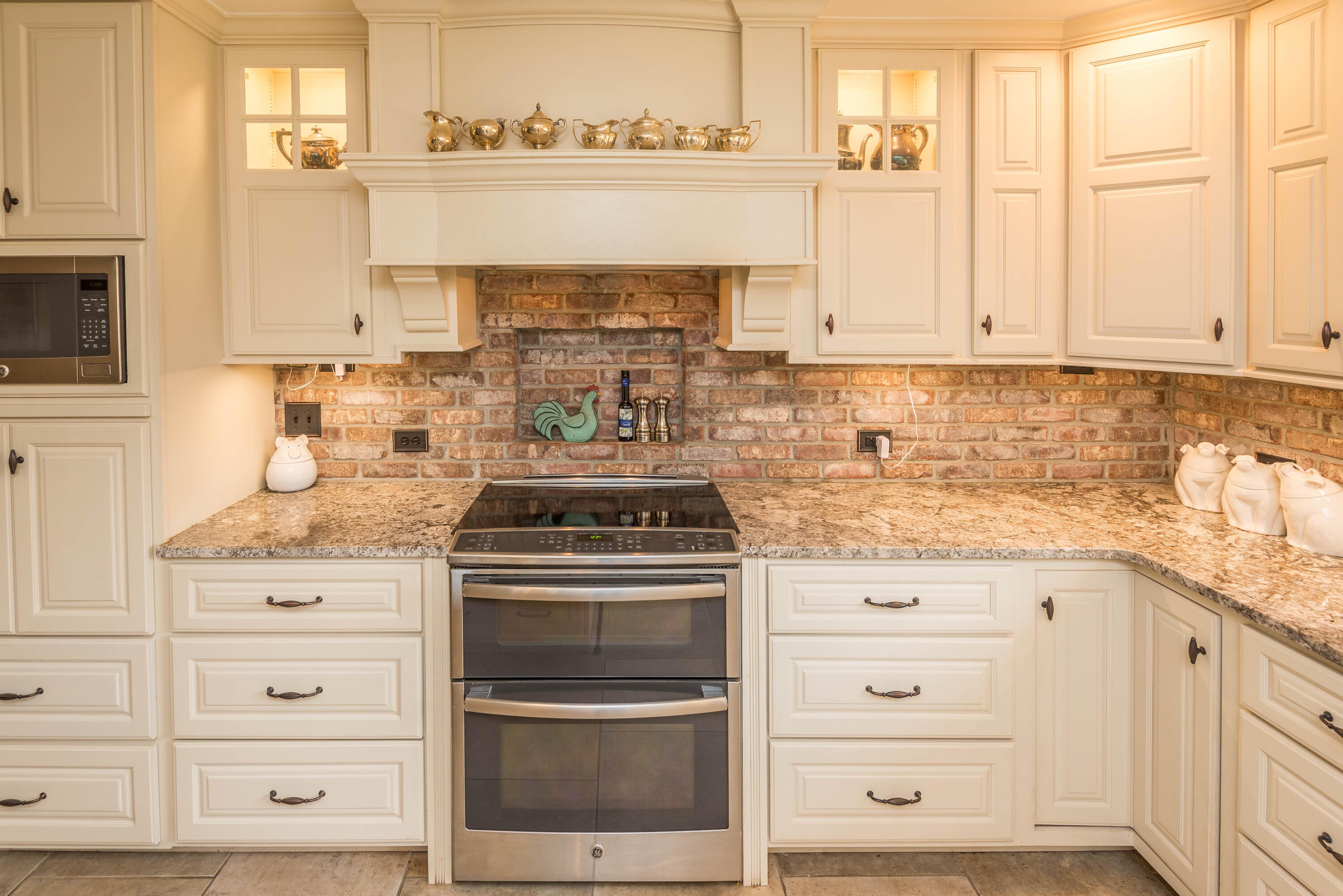 Jefferson City, Missouri, 65109, United States, 4 Bedrooms Bedrooms, ,4 BathroomsBathrooms,Residential,Active,1990034