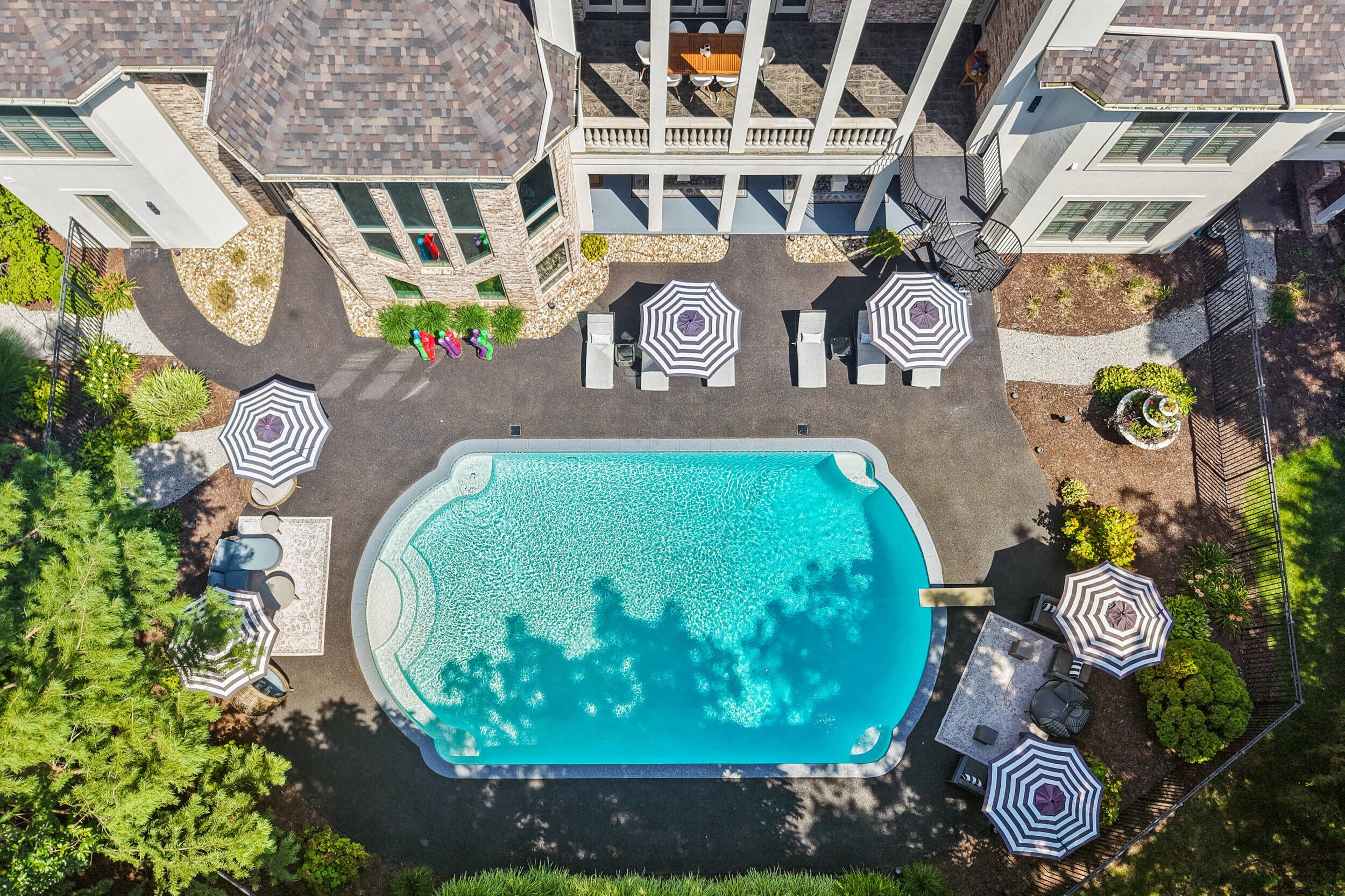 Columbia, Missouri, 65203, United States, 6 Bedrooms Bedrooms, ,8 BathroomsBathrooms,Residential,Active,1965985