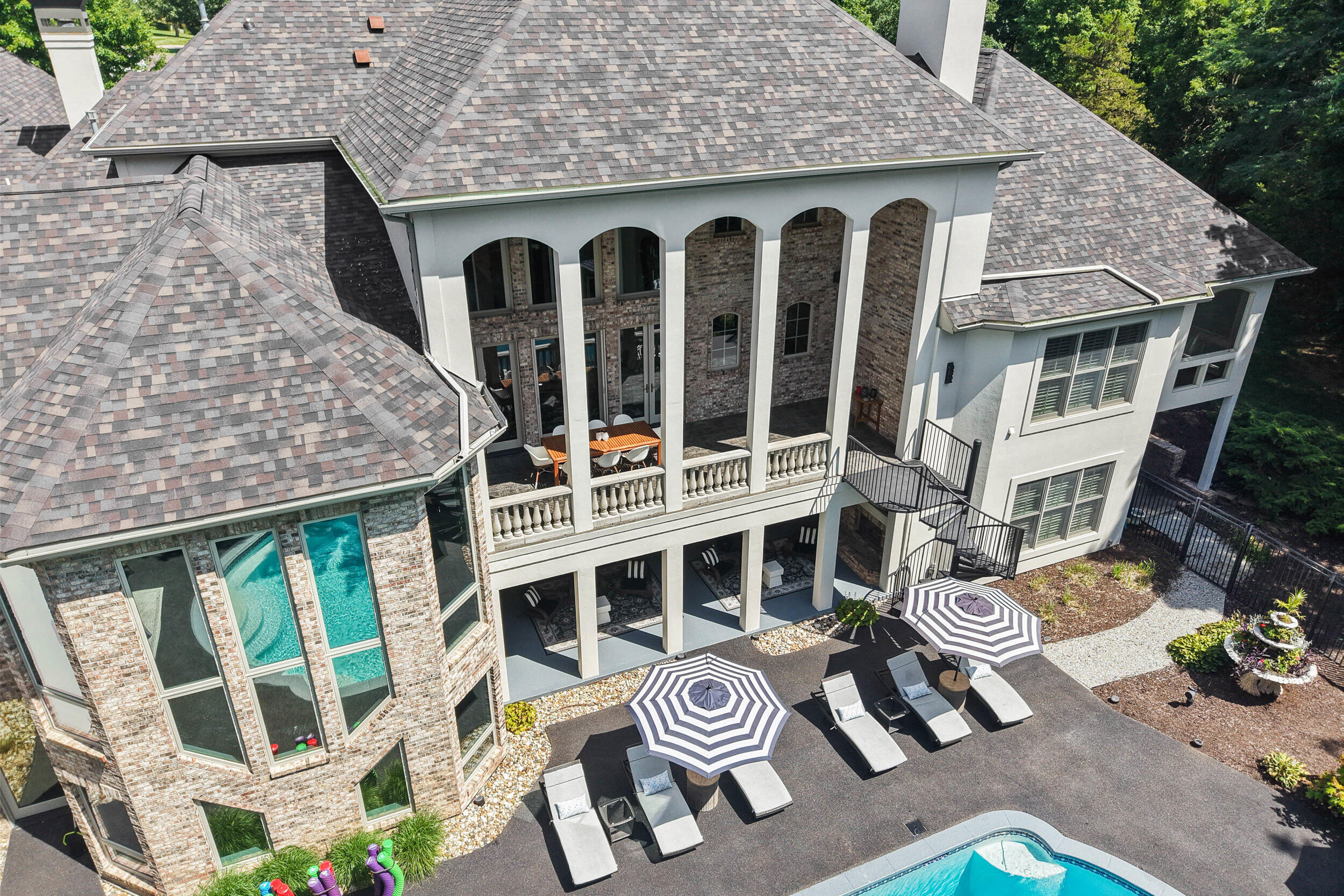 Columbia, Missouri, 65203, United States, 6 Bedrooms Bedrooms, ,8 BathroomsBathrooms,Residential,Active,1965985