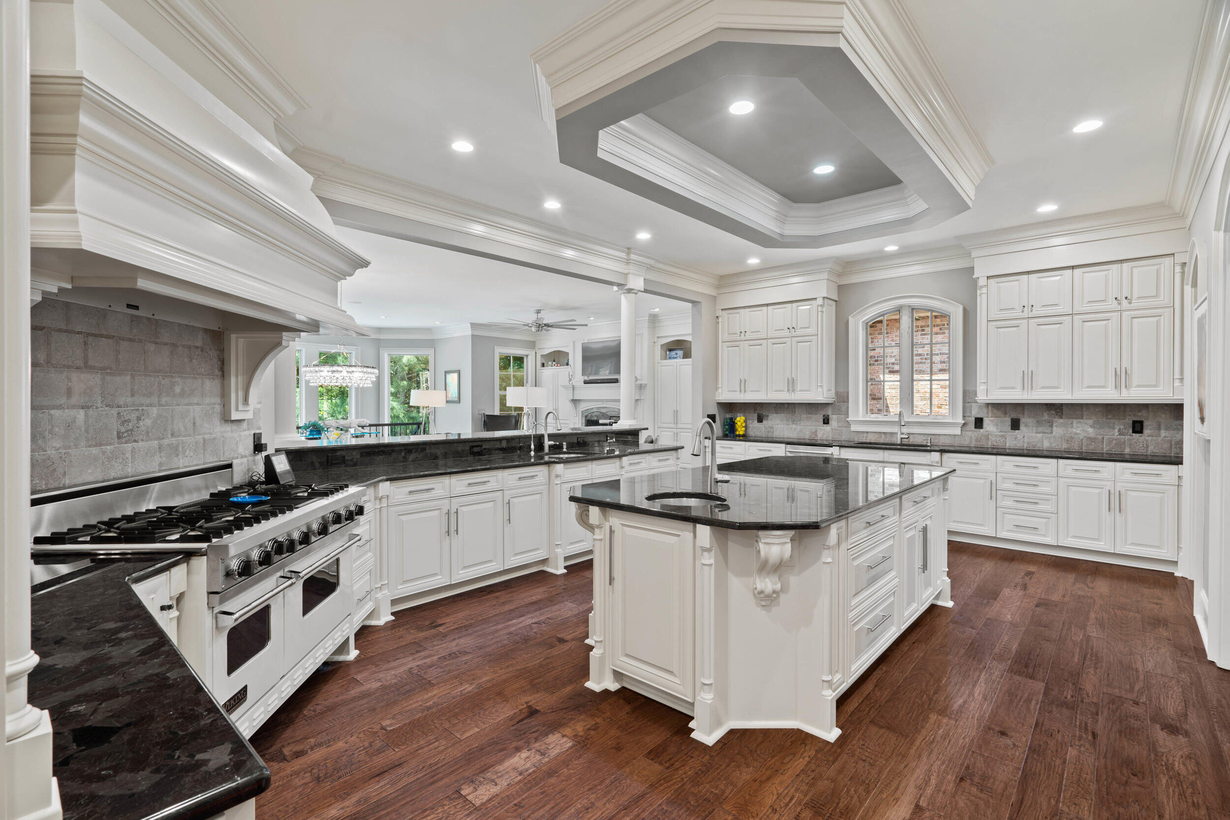 Columbia, Missouri, 65203, United States, 6 Bedrooms Bedrooms, ,8 BathroomsBathrooms,Residential,Active,1965985