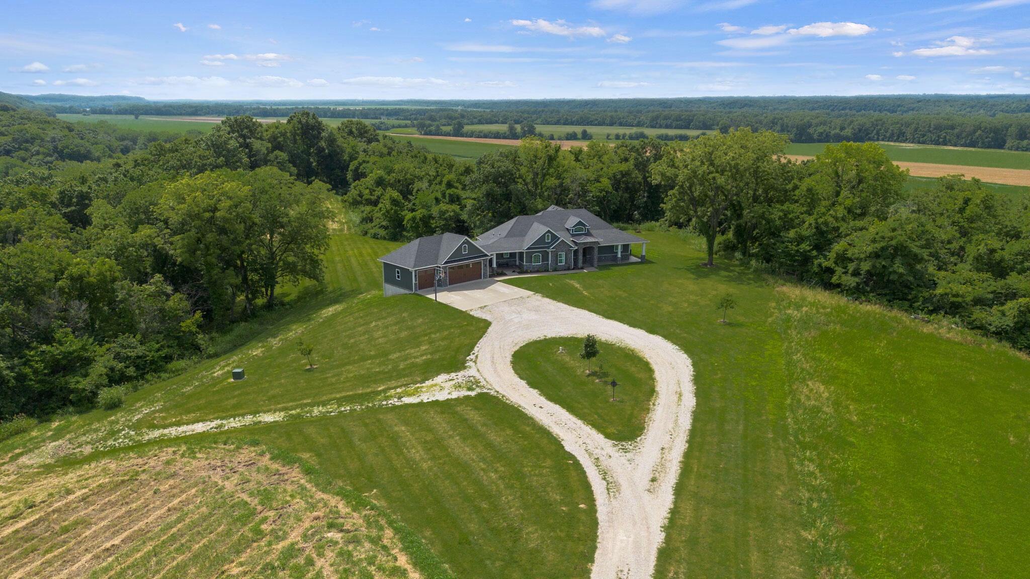 Hartsburg, Missouri, 65039, United States, 6 Bedrooms Bedrooms, ,4 BathroomsBathrooms,Residential,Active,1898236