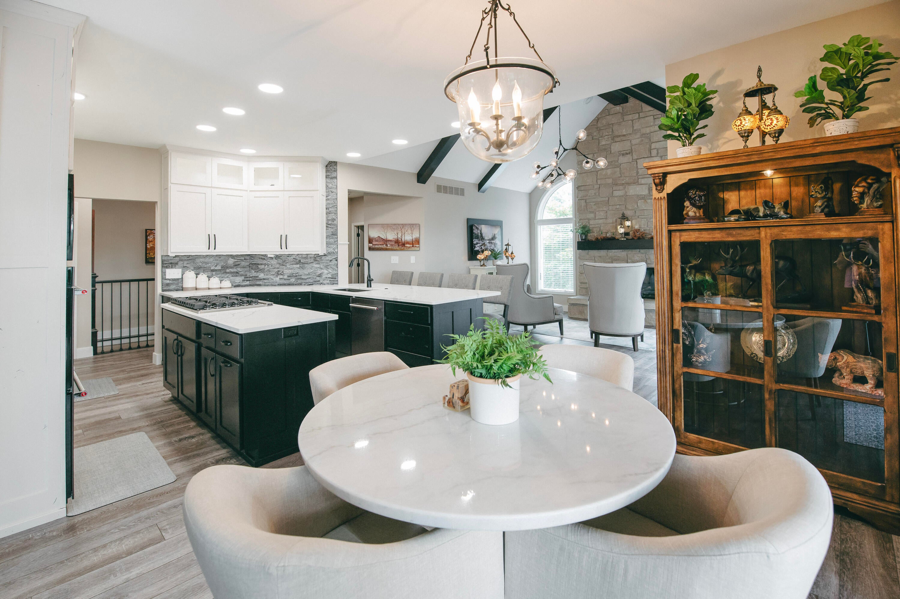 Columbia, Missouri, 65201, United States, 5 Bedrooms Bedrooms, ,5 BathroomsBathrooms,Residential,Active,1990615