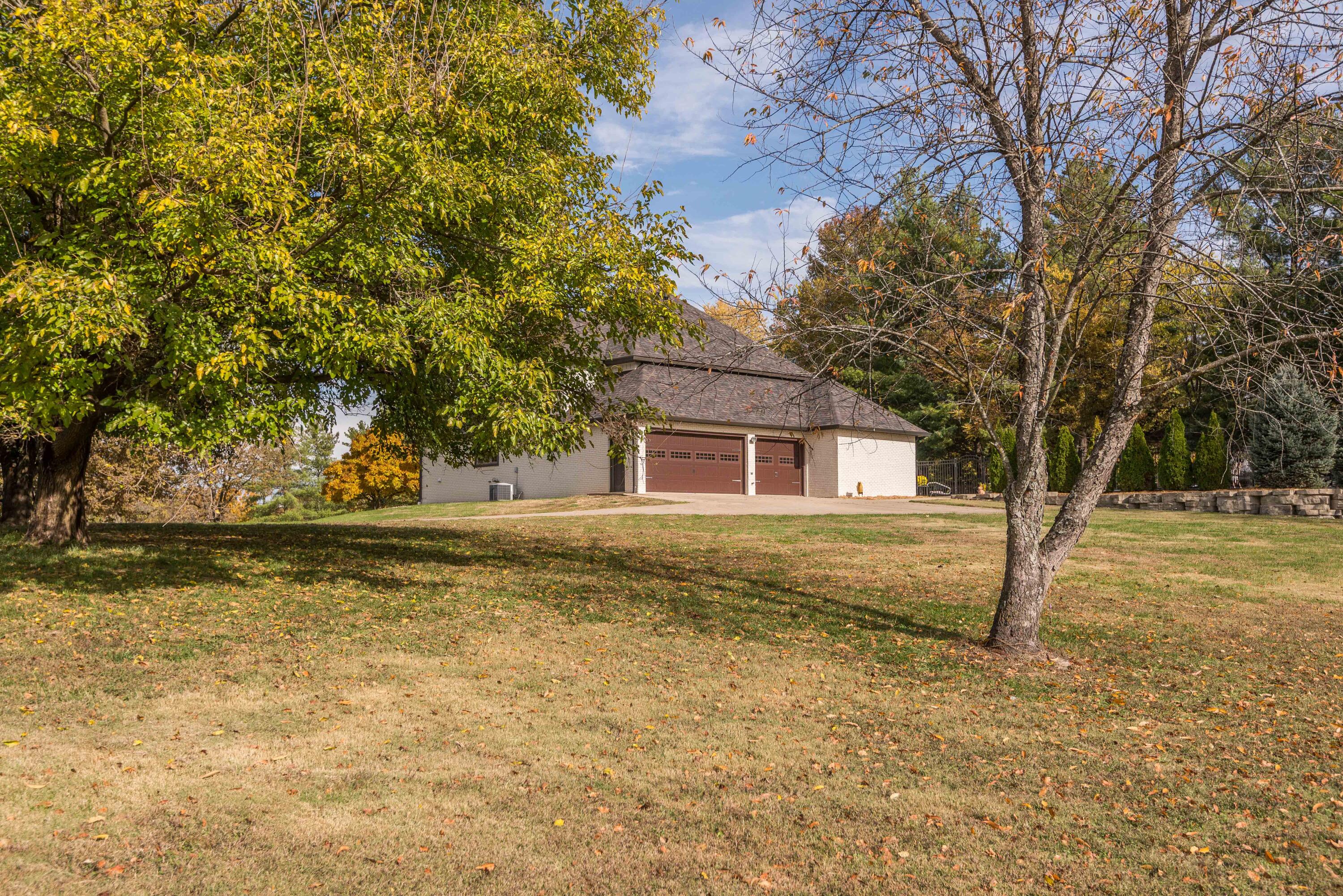Jefferson City, Missouri, 65109, United States, 4 Bedrooms Bedrooms, ,4 BathroomsBathrooms,Residential,Active,1990034