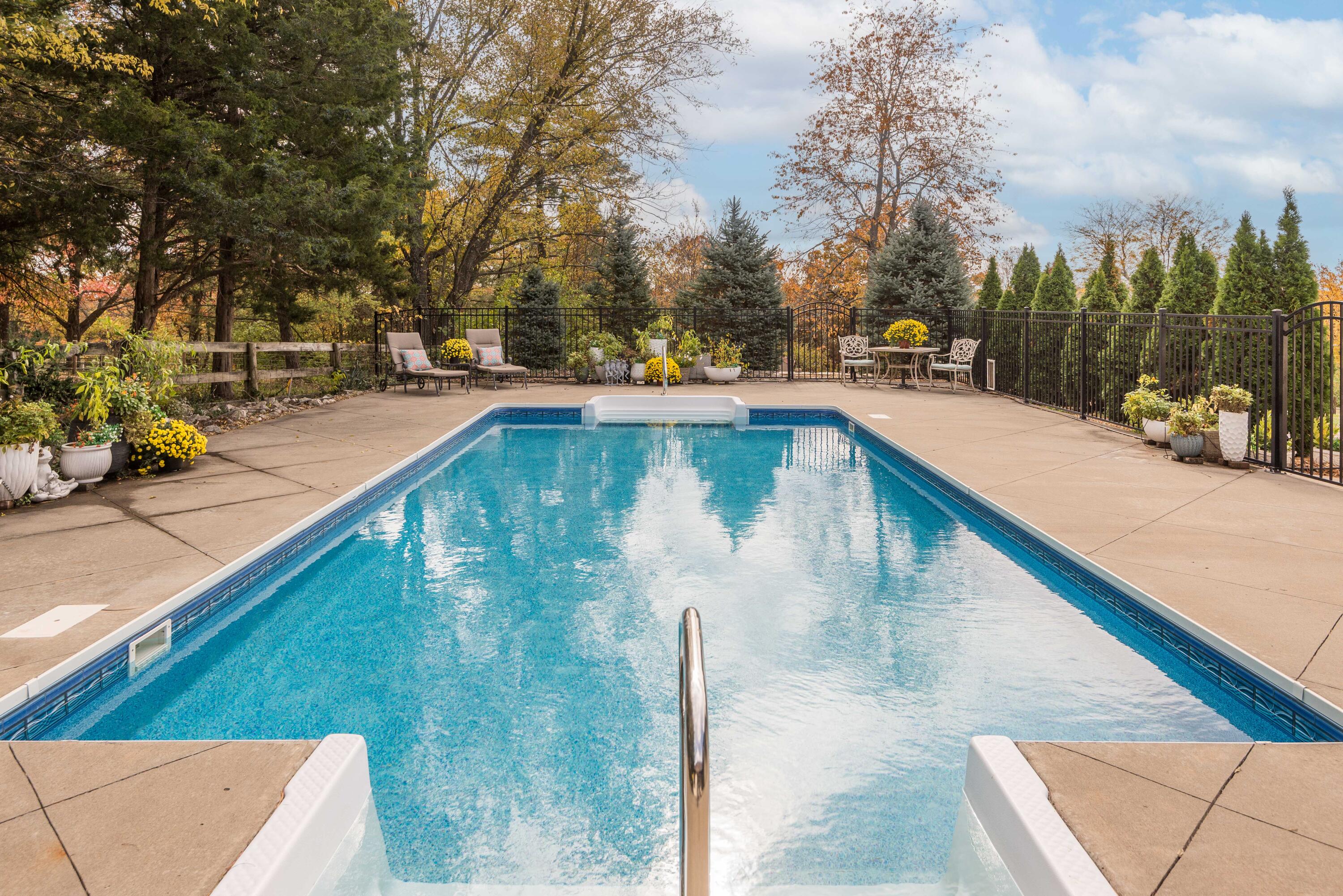 Jefferson City, Missouri, 65109, United States, 4 Bedrooms Bedrooms, ,4 BathroomsBathrooms,Residential,Active,1990034