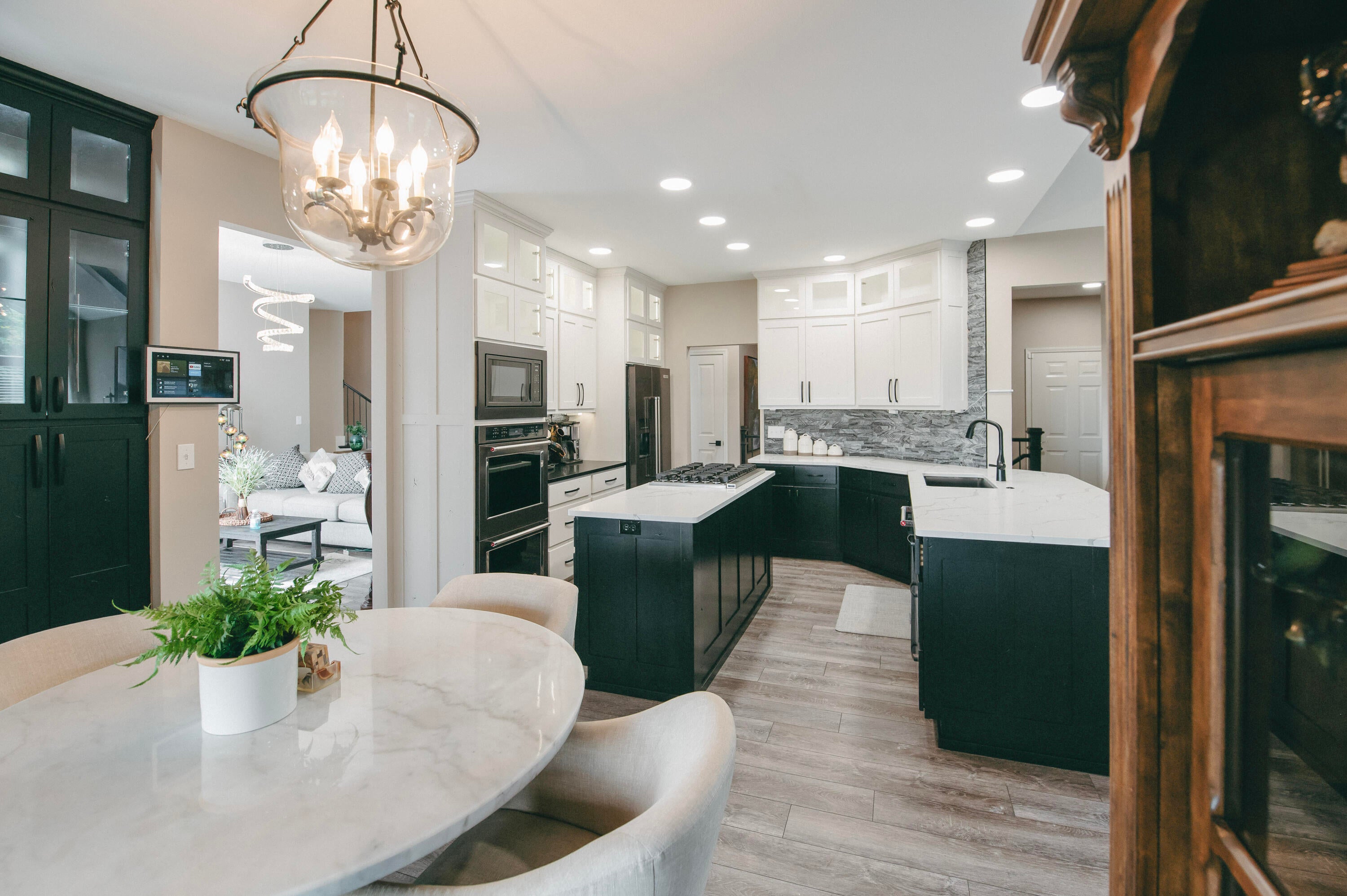 Columbia, Missouri, 65201, United States, 5 Bedrooms Bedrooms, ,5 BathroomsBathrooms,Residential,Active,1990615