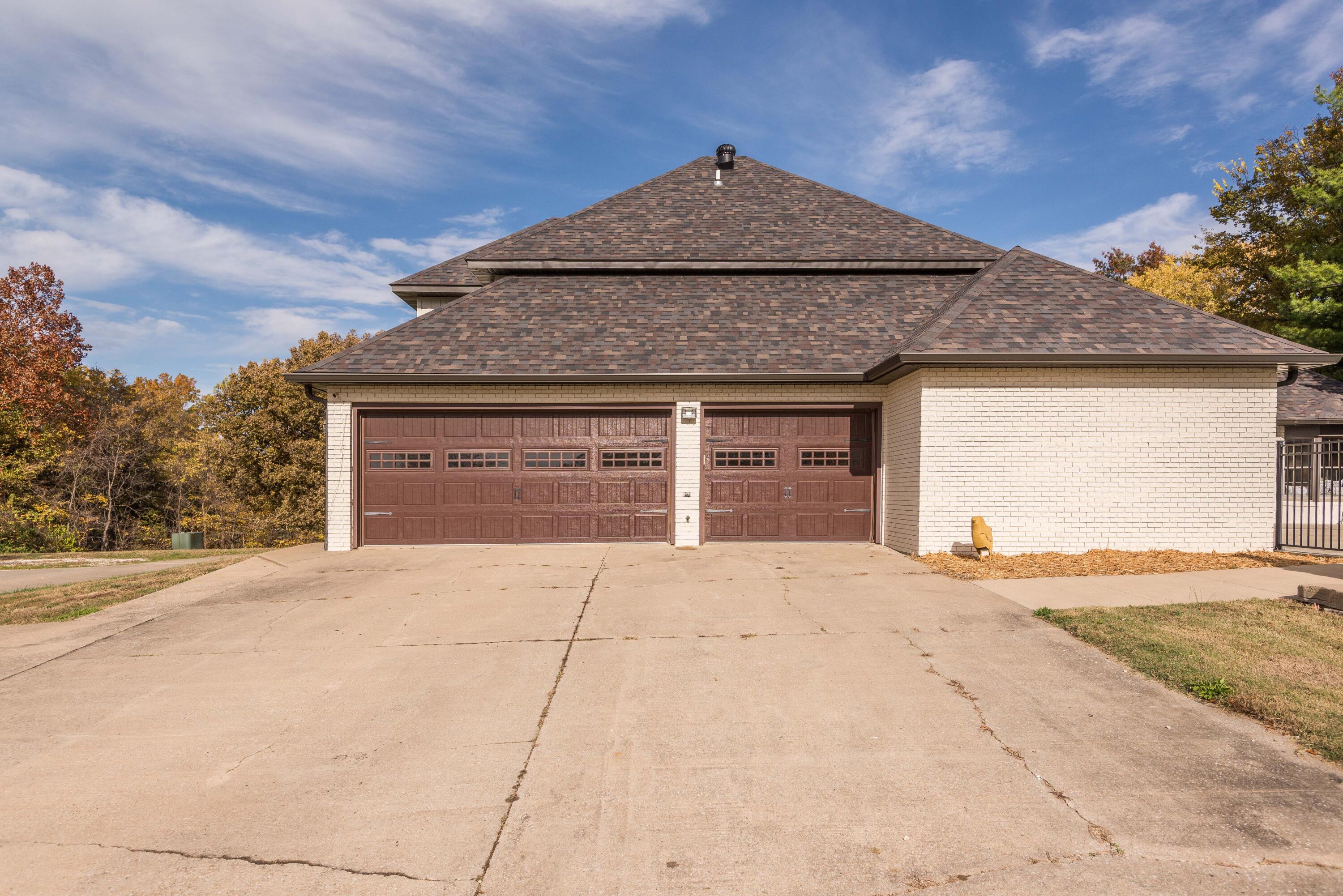 Jefferson City, Missouri, 65109, United States, 4 Bedrooms Bedrooms, ,4 BathroomsBathrooms,Residential,Active,1990034