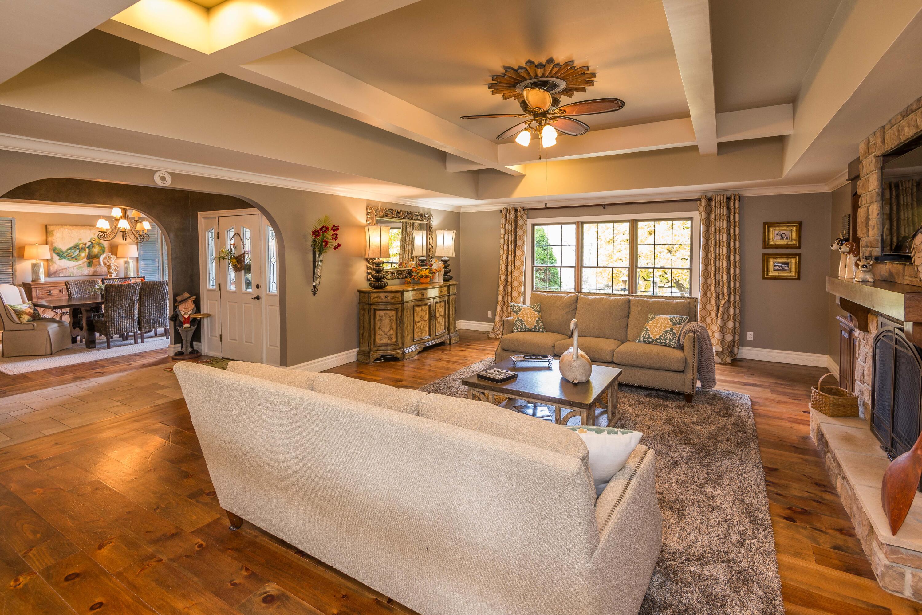 Jefferson City, Missouri, 65109, United States, 4 Bedrooms Bedrooms, ,4 BathroomsBathrooms,Residential,Active,1990034