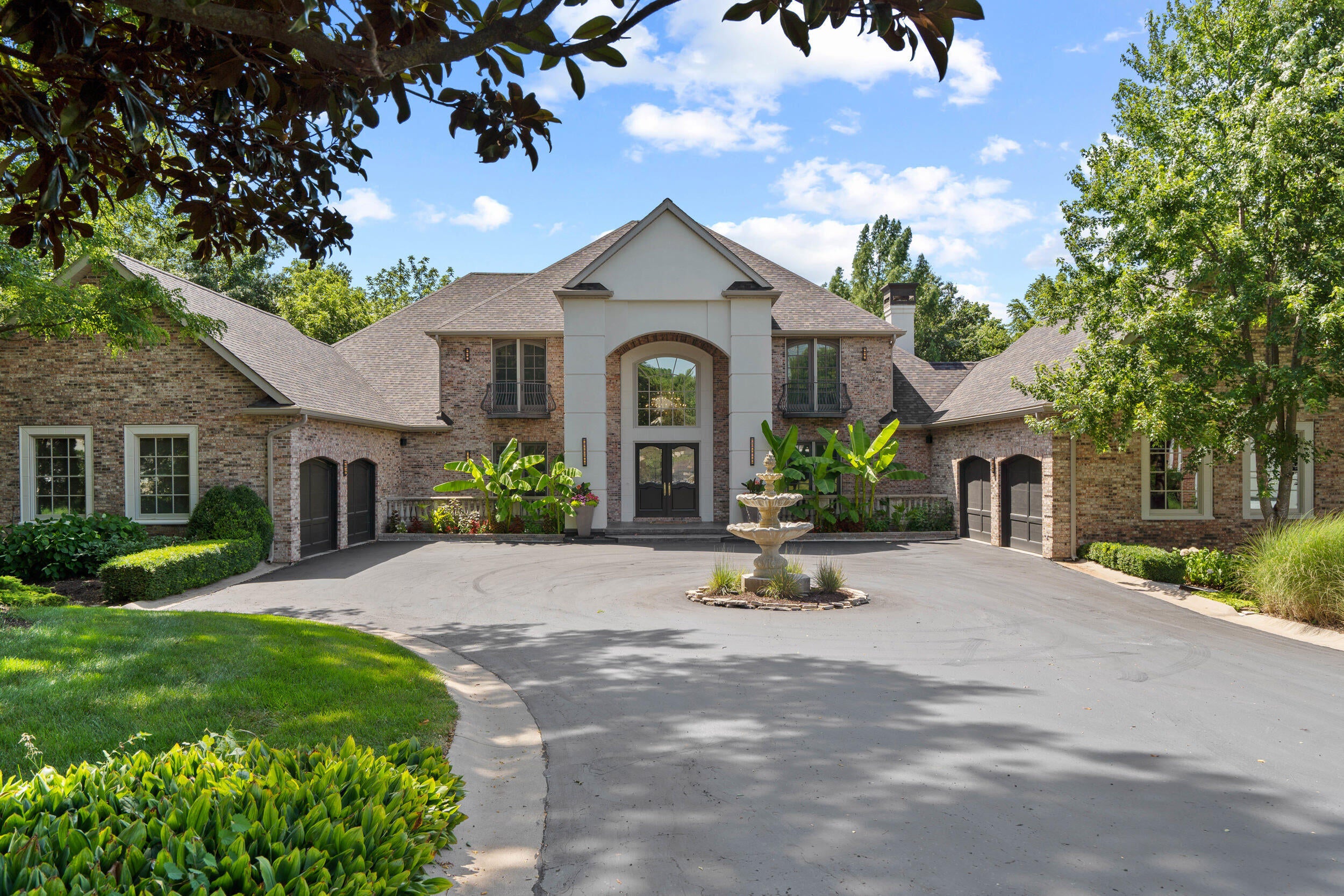 Columbia, Missouri, 65203, United States, 6 Bedrooms Bedrooms, ,8 BathroomsBathrooms,Residential,Active,1965985