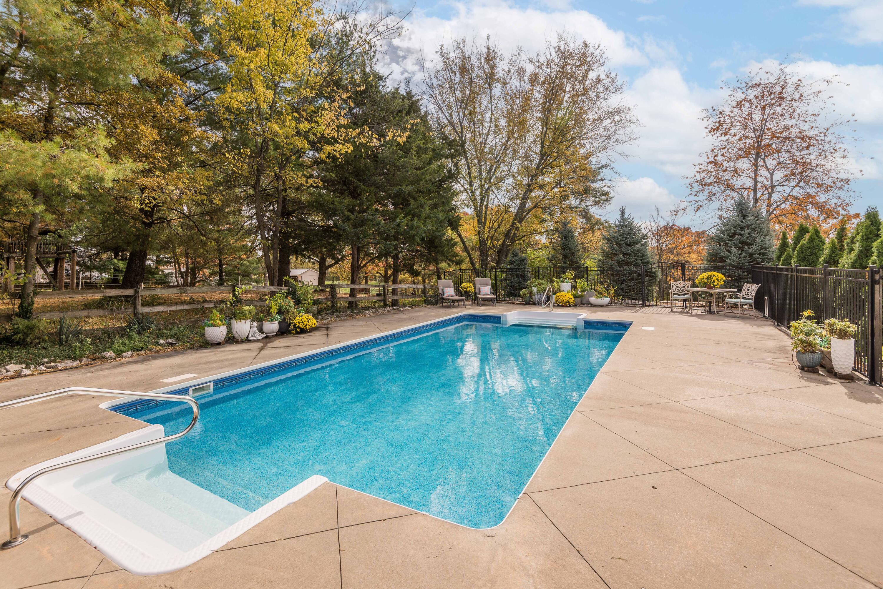 Jefferson City, Missouri, 65109, United States, 4 Bedrooms Bedrooms, ,4 BathroomsBathrooms,Residential,Active,1990034