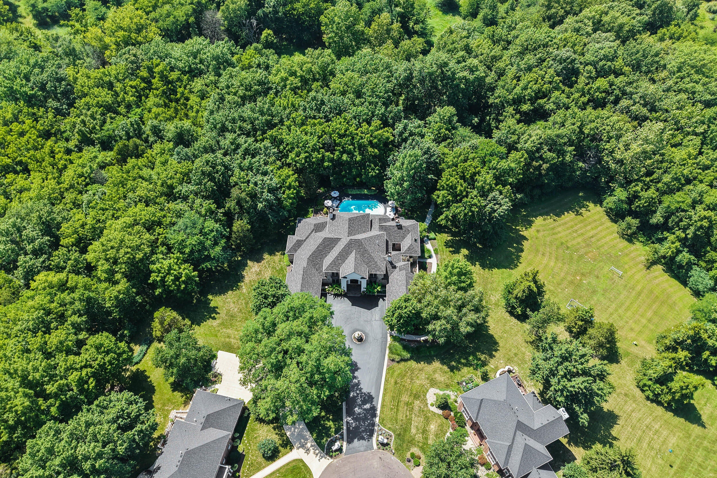 Columbia, Missouri, 65203, United States, 6 Bedrooms Bedrooms, ,8 BathroomsBathrooms,Residential,Active,1965985