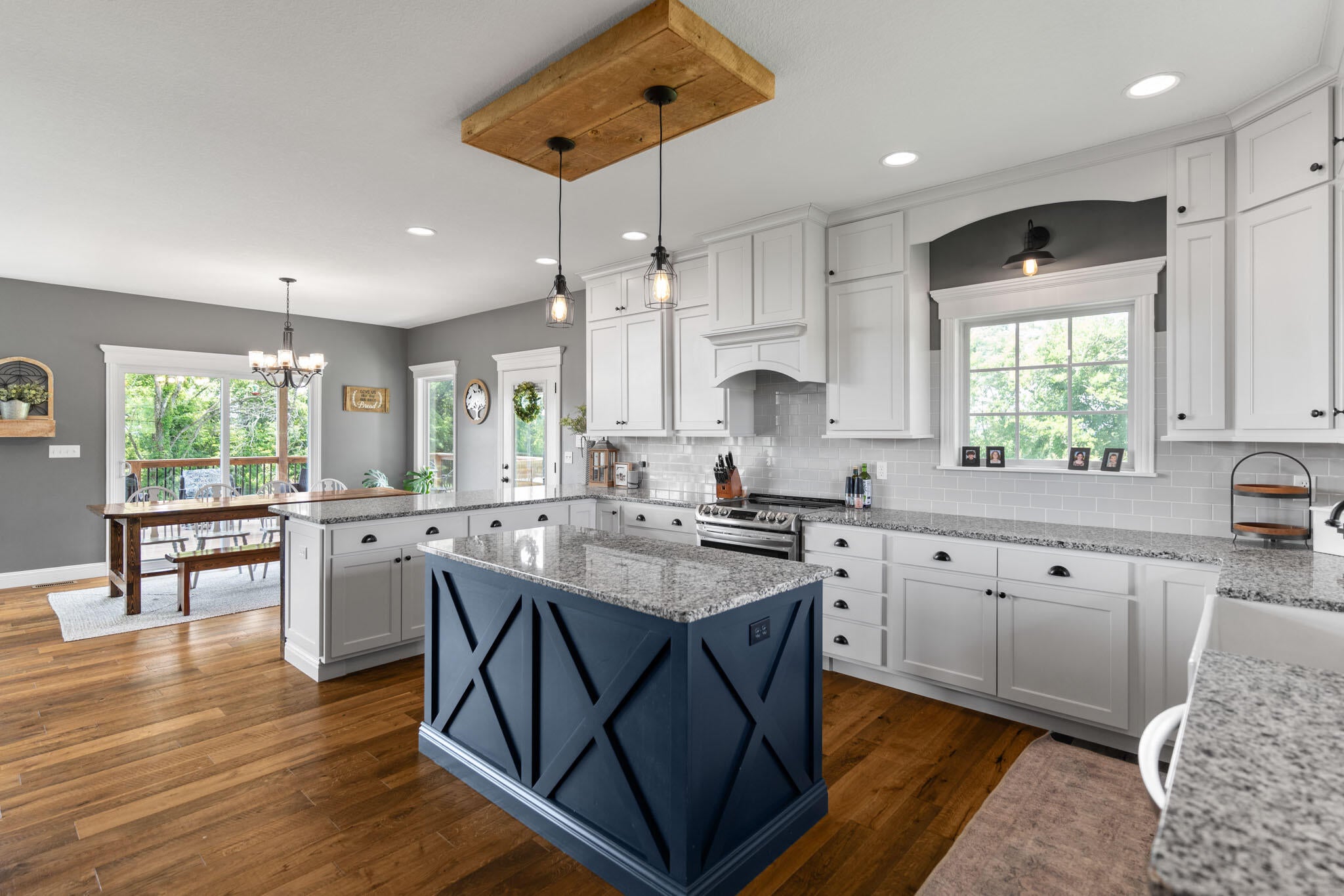 Hartsburg, Missouri, 65039, United States, 6 Bedrooms Bedrooms, ,4 BathroomsBathrooms,Residential,Active,1898236