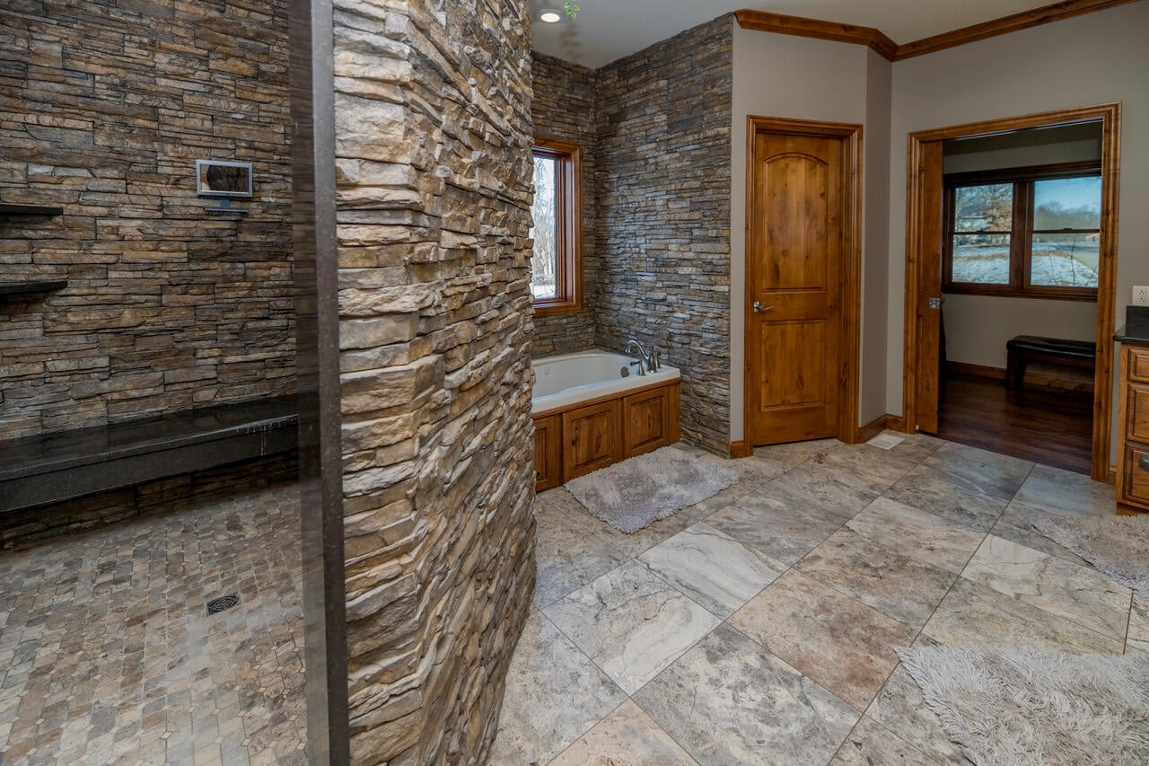 Harrisburg, Missouri, 65256, United States, 5 Bedrooms Bedrooms, ,7 BathroomsBathrooms,Residential,Active,2002606