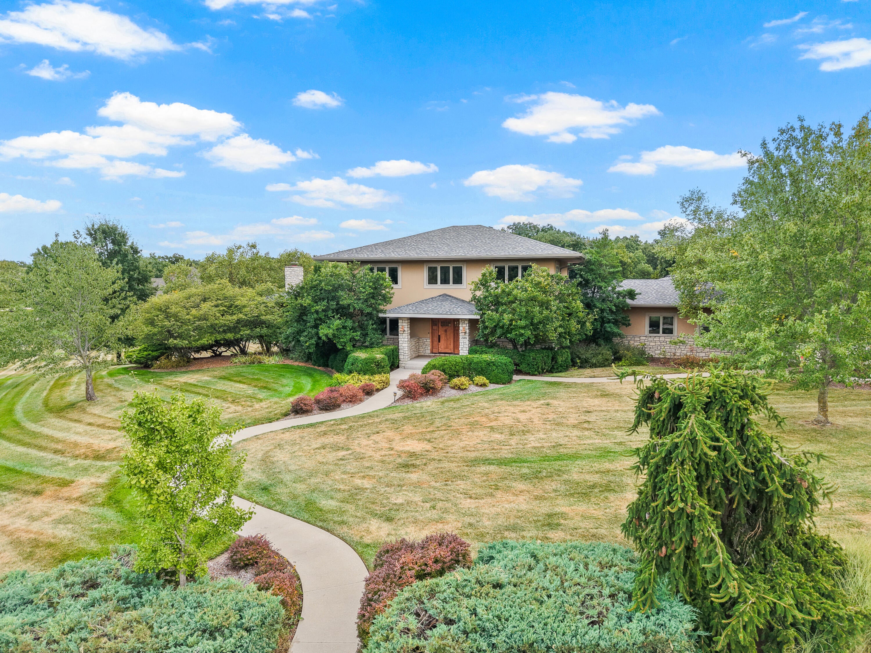 Columbia, Missouri, 65201, United States, 4 Bedrooms Bedrooms, ,4 BathroomsBathrooms,Residential,Active,1944067