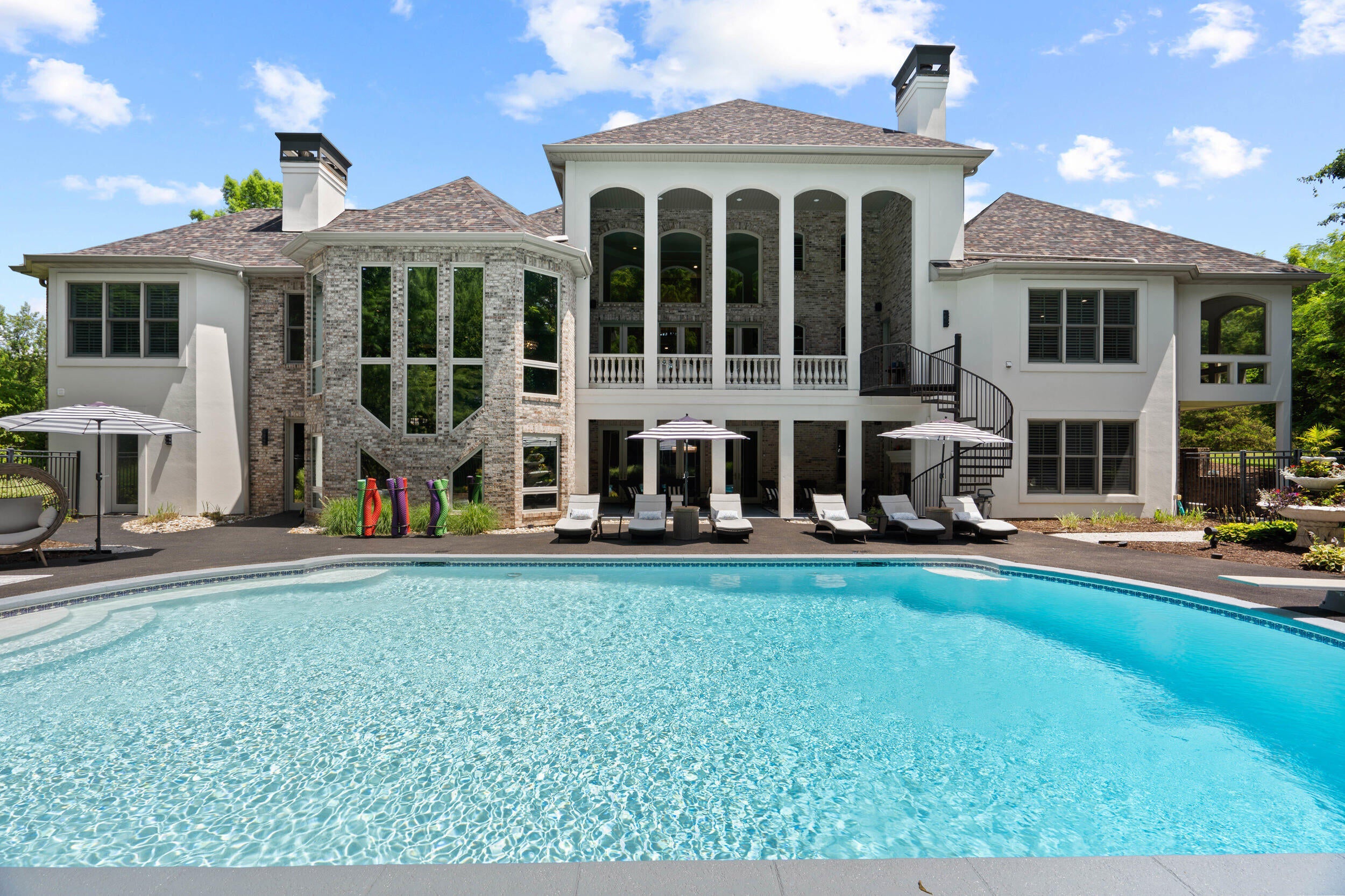 Columbia, Missouri, 65203, United States, 6 Bedrooms Bedrooms, ,8 BathroomsBathrooms,Residential,Active,1965985