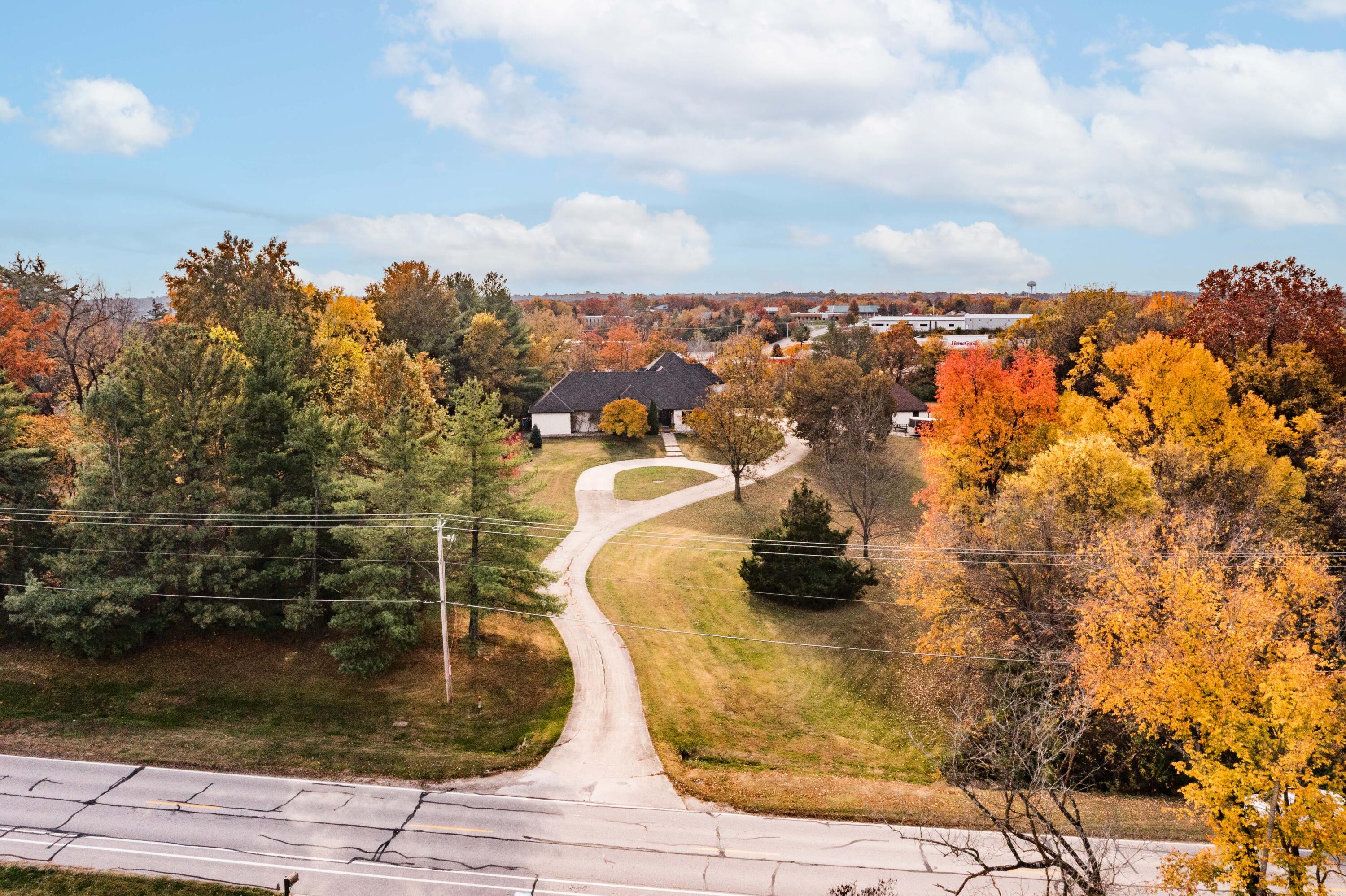 Jefferson City, Missouri, 65109, United States, 4 Bedrooms Bedrooms, ,4 BathroomsBathrooms,Residential,Active,1990034