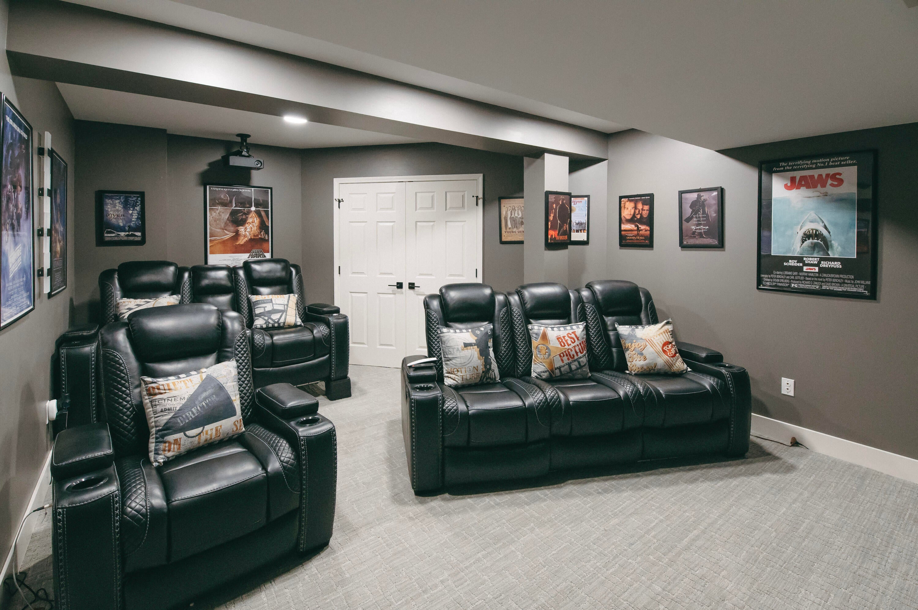 Columbia, Missouri, 65201, United States, 5 Bedrooms Bedrooms, ,5 BathroomsBathrooms,Residential,Active,1990615