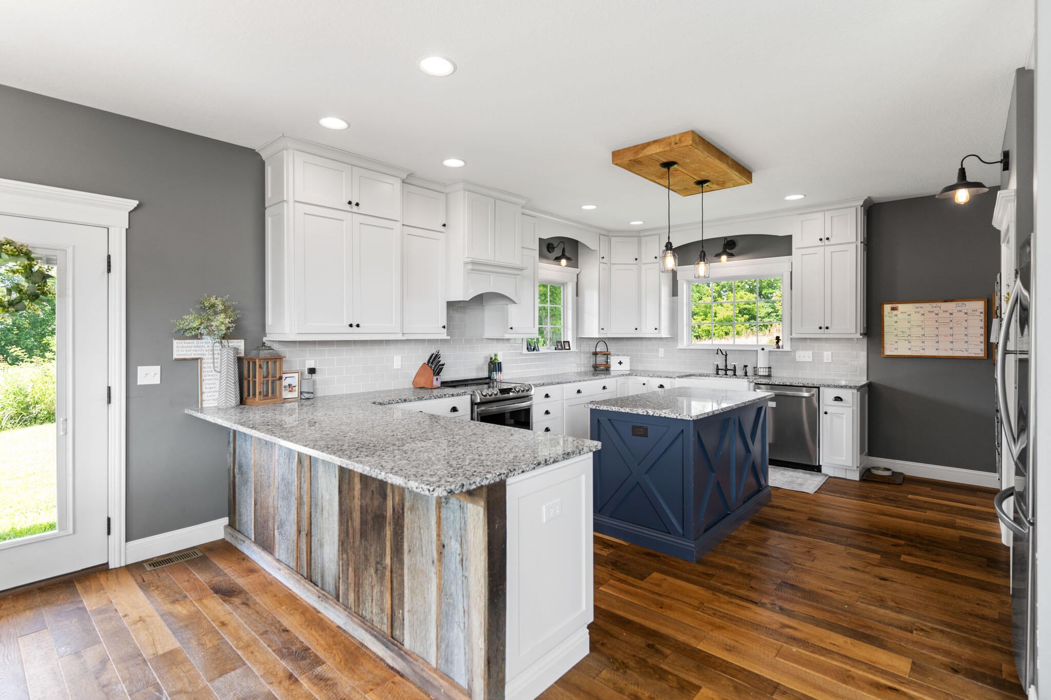 Hartsburg, Missouri, 65039, United States, 6 Bedrooms Bedrooms, ,4 BathroomsBathrooms,Residential,Active,1898236