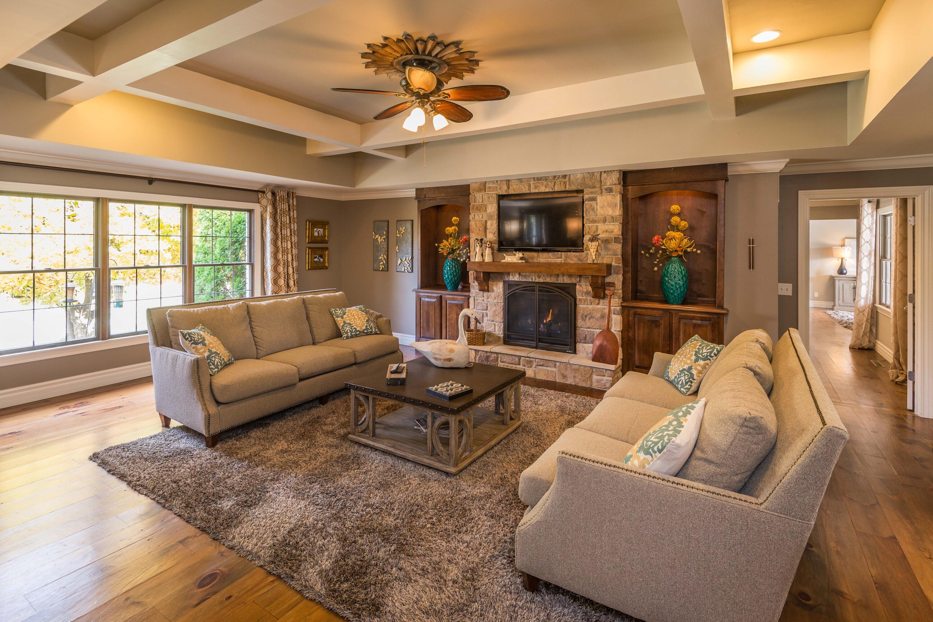 Jefferson City, Missouri, 65109, United States, 4 Bedrooms Bedrooms, ,4 BathroomsBathrooms,Residential,Active,1990034