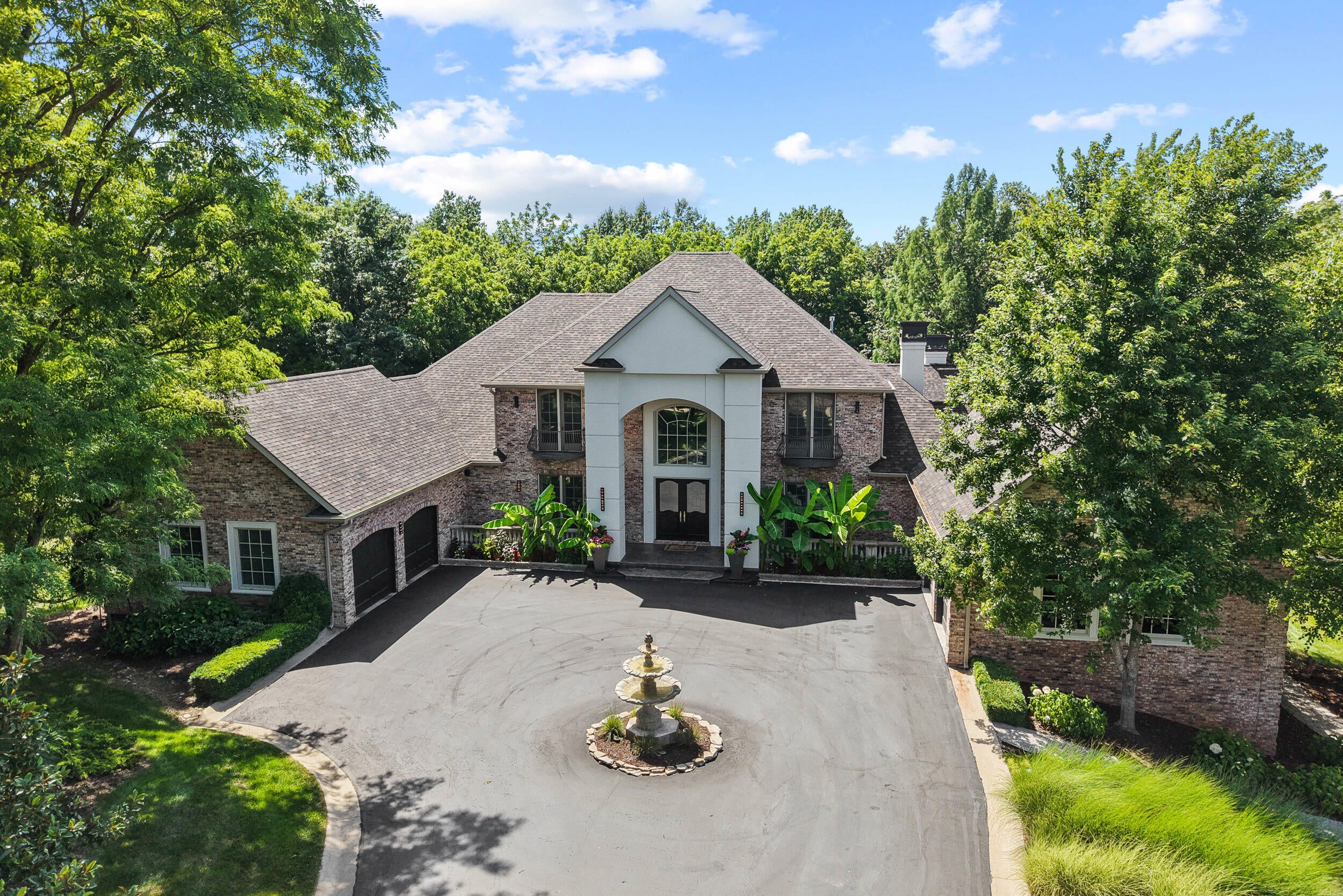 Columbia, Missouri, 65203, United States, 6 Bedrooms Bedrooms, ,8 BathroomsBathrooms,Residential,Active,1965985